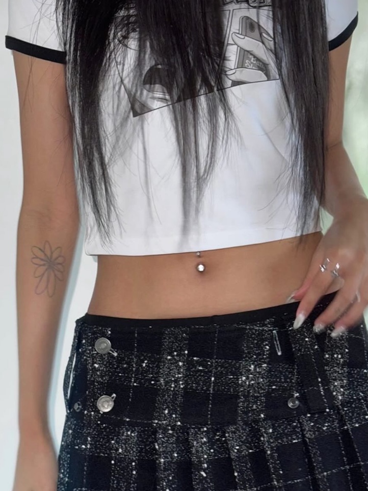 [KREAM 단독] Bonnae Micro mini pleats skirt Black, [KREAM 단독] Bonnae Micro mini pleats skirt Ivory 착용 스타일