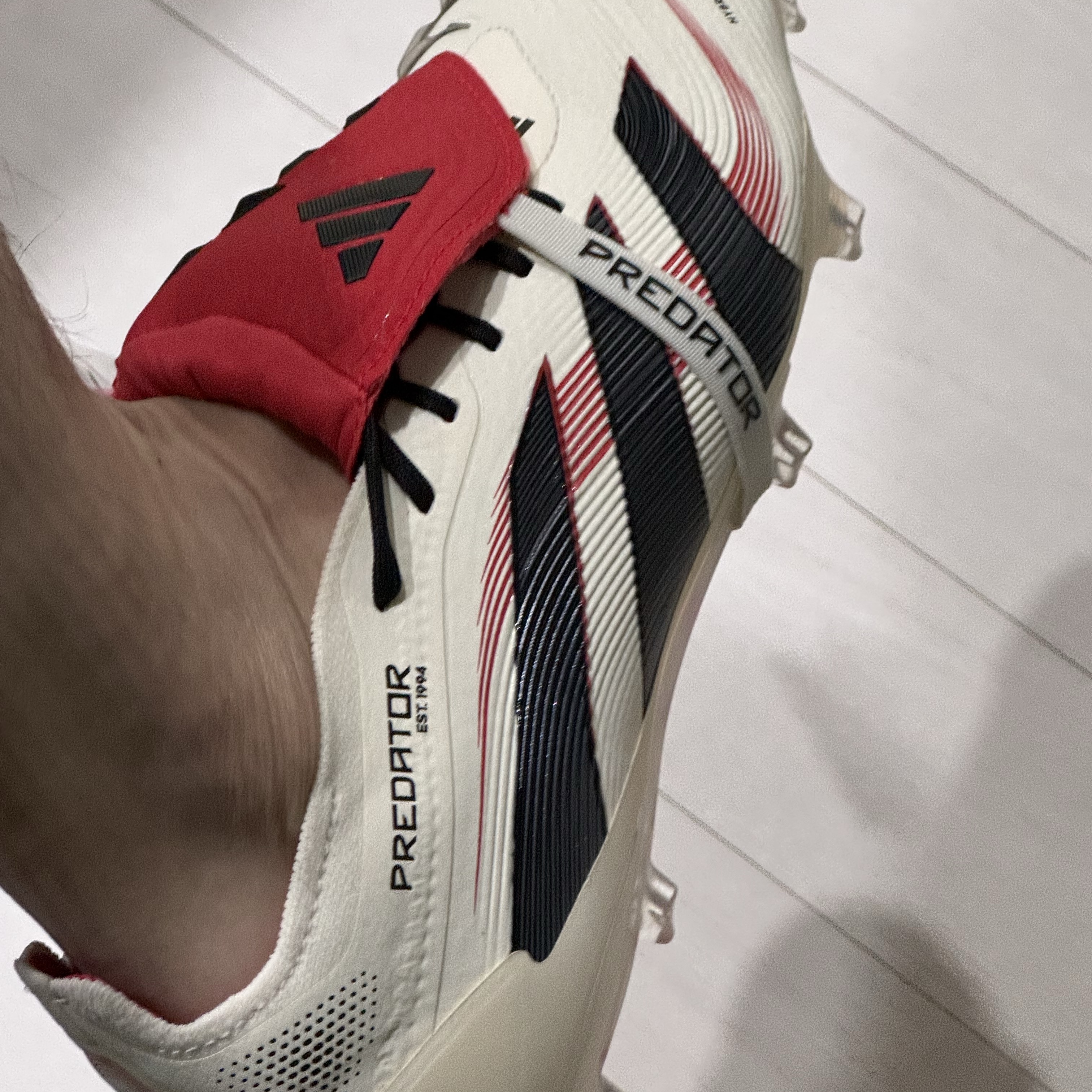 Adidas Predator Elite Foldover Tongue FG Off White Core Black 착용 스타일 - 4