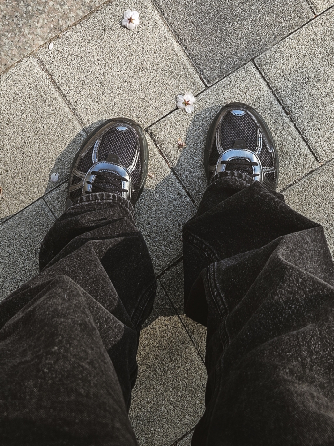Nike V2K Run Black Anthracite 착용 스타일