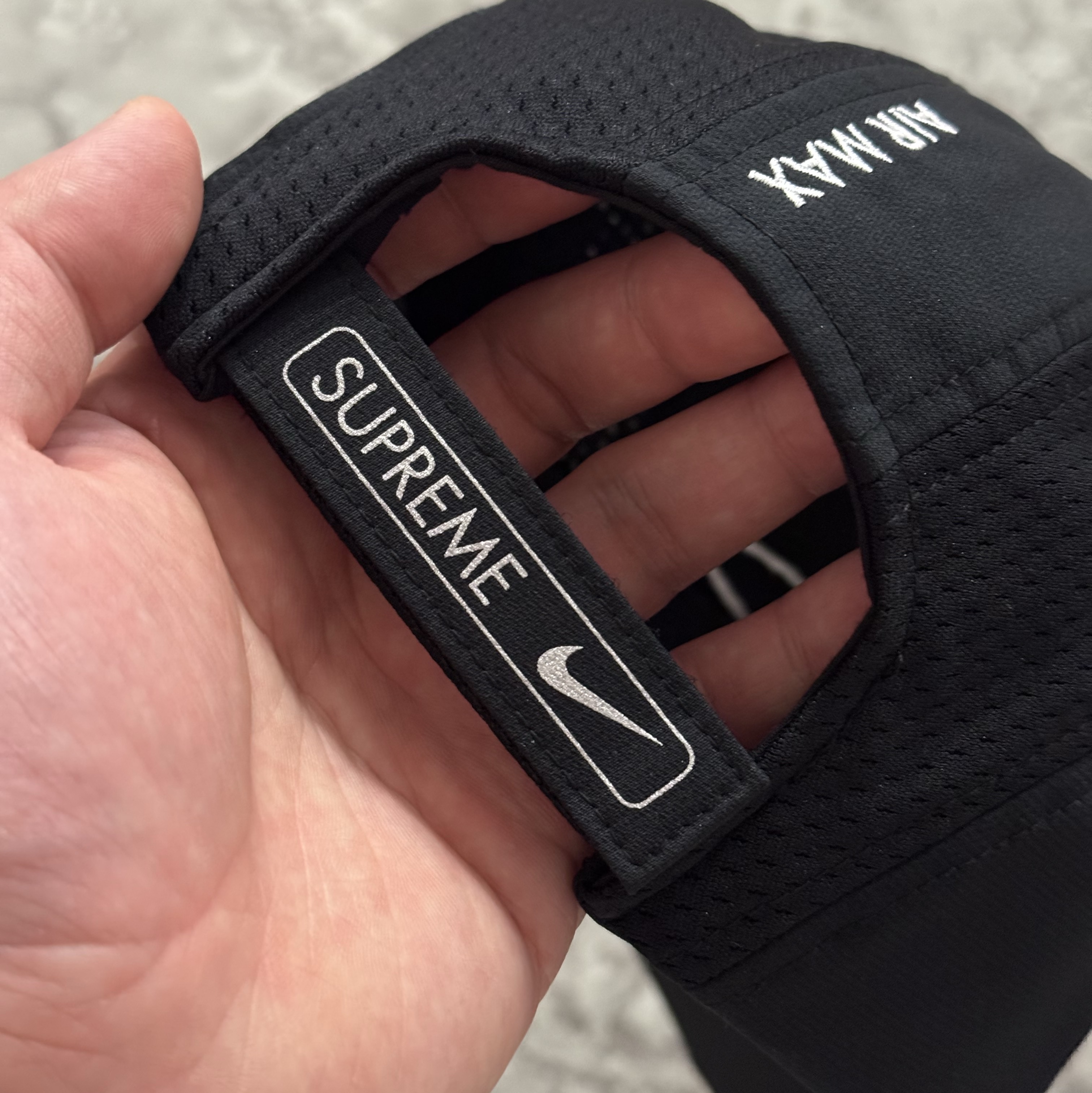 Supreme x Nike Running Hat Black - 25SS 착용 스타일 - 1