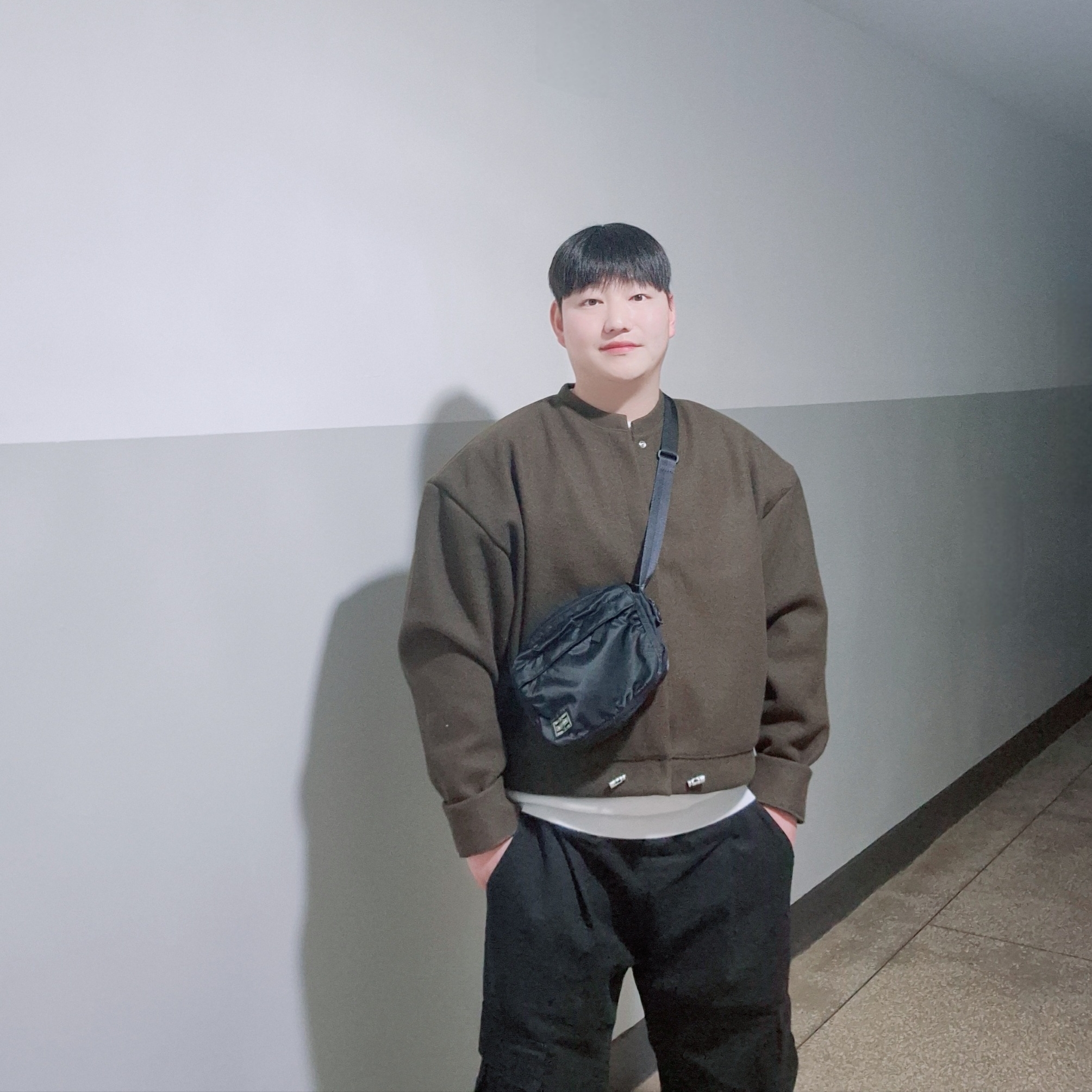 Porter Frame Shoulder Bag Black 착용 스타일