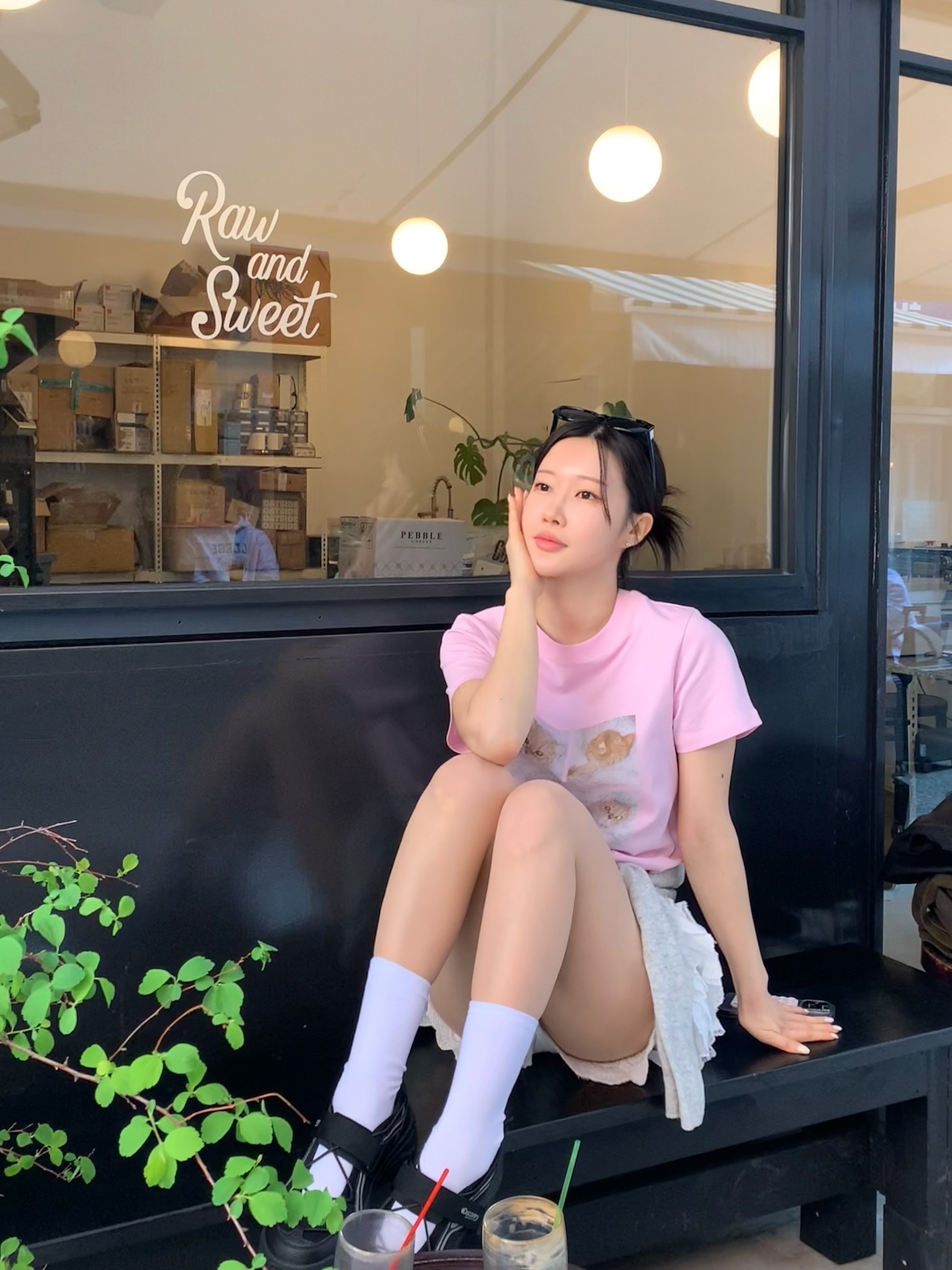 김미더영 러브캣 티셔츠_S  핑크, 젠틀 몬스터 다다 01 블랙 착용 스타일 - 3