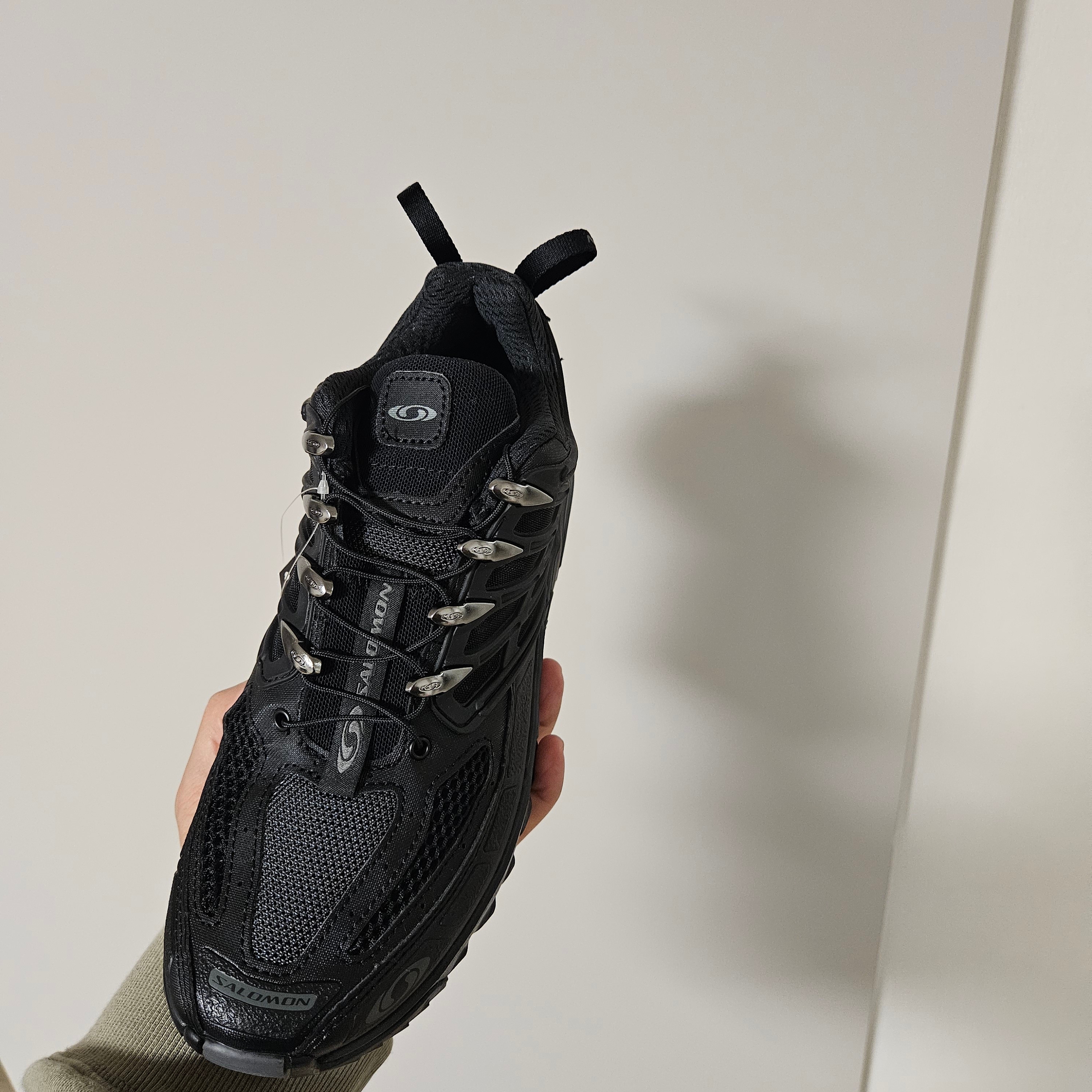Salomon ACS Pro Black 착용 스타일