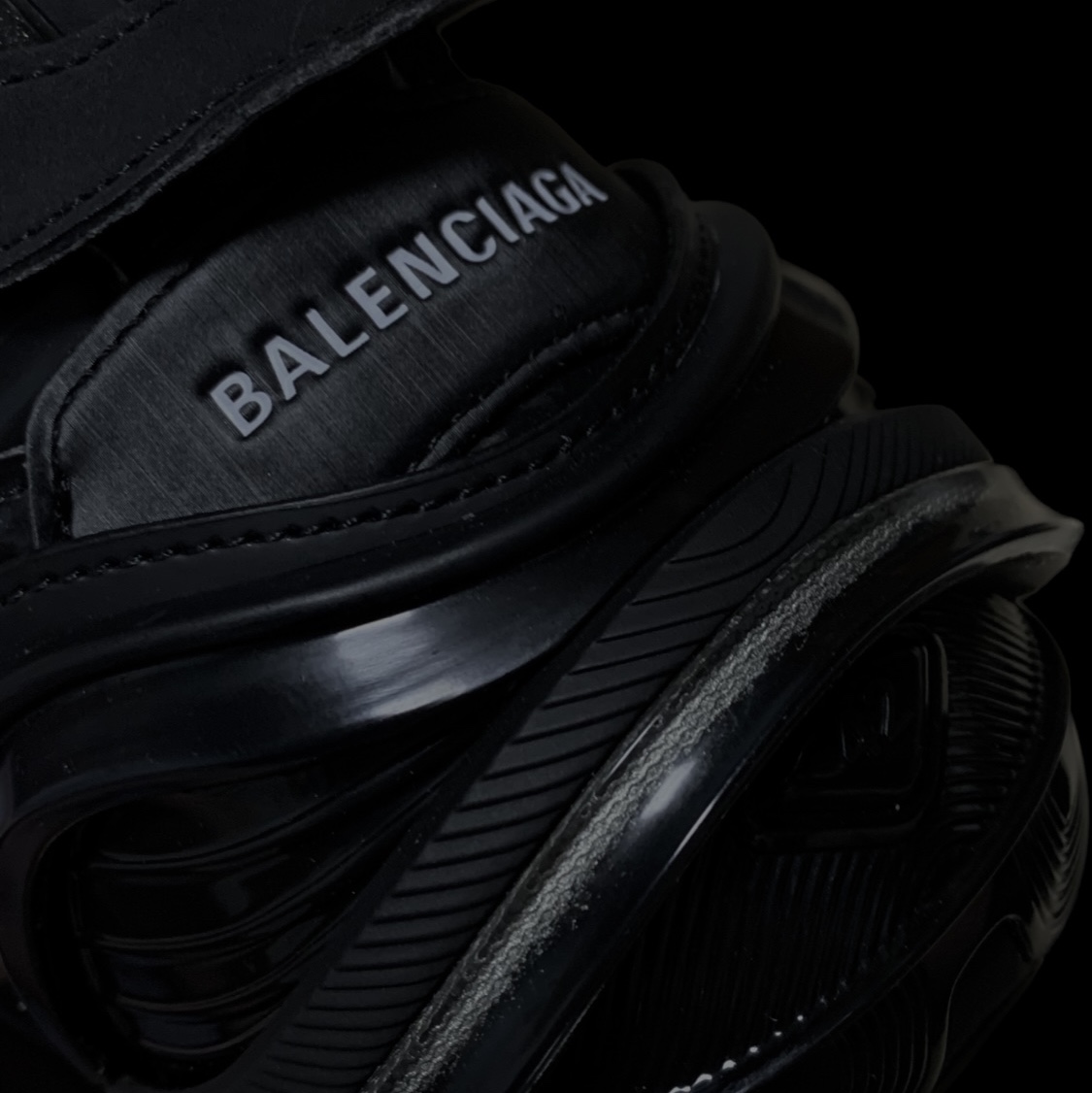 Balenciaga Tyrex Sneakers Black 착용 스타일