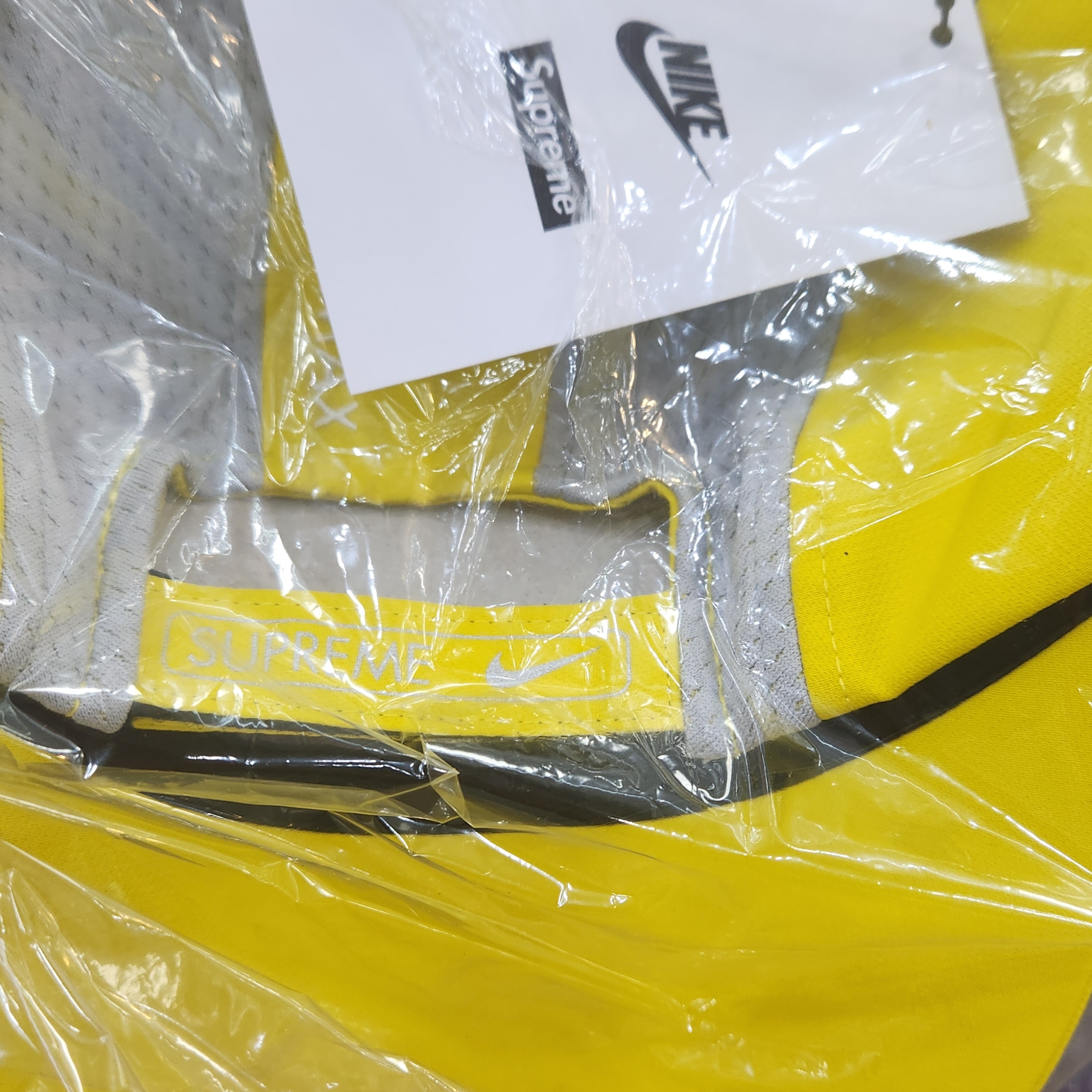 Supreme x Nike Running Hat Yellow - 25SS 착용 스타일