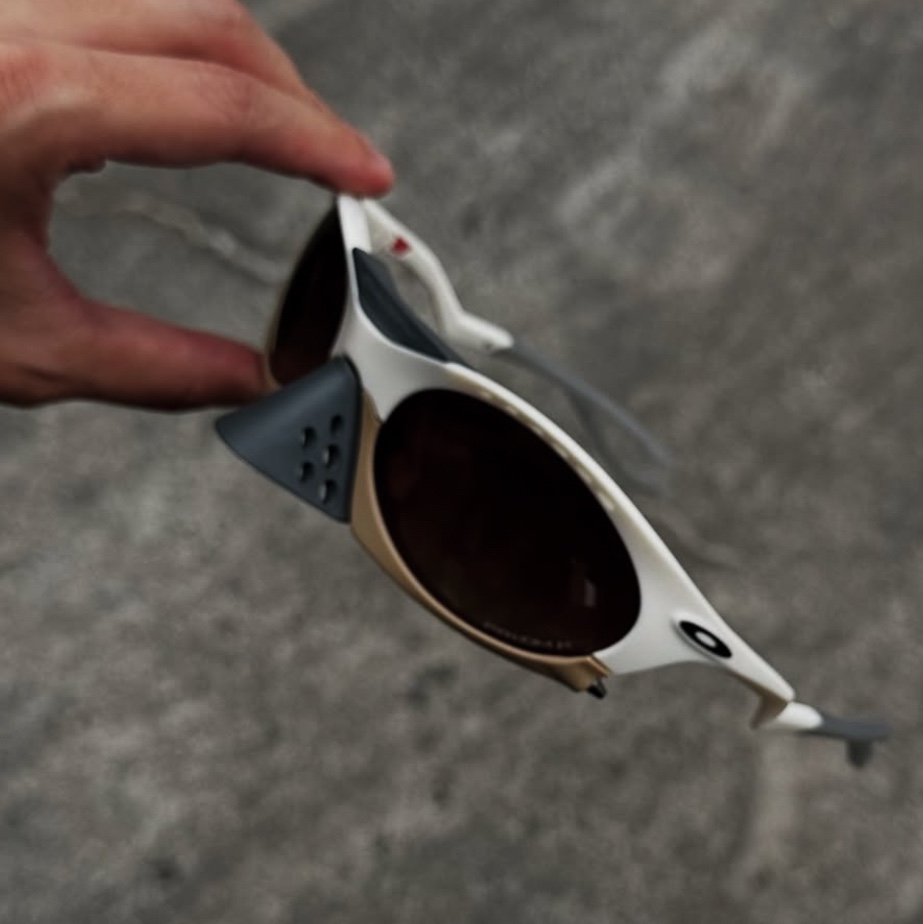 Oakley Plantaris Matte Sand Frame Prizm Brown Gradient Lenses Regular Universal Fit 착용 스타일