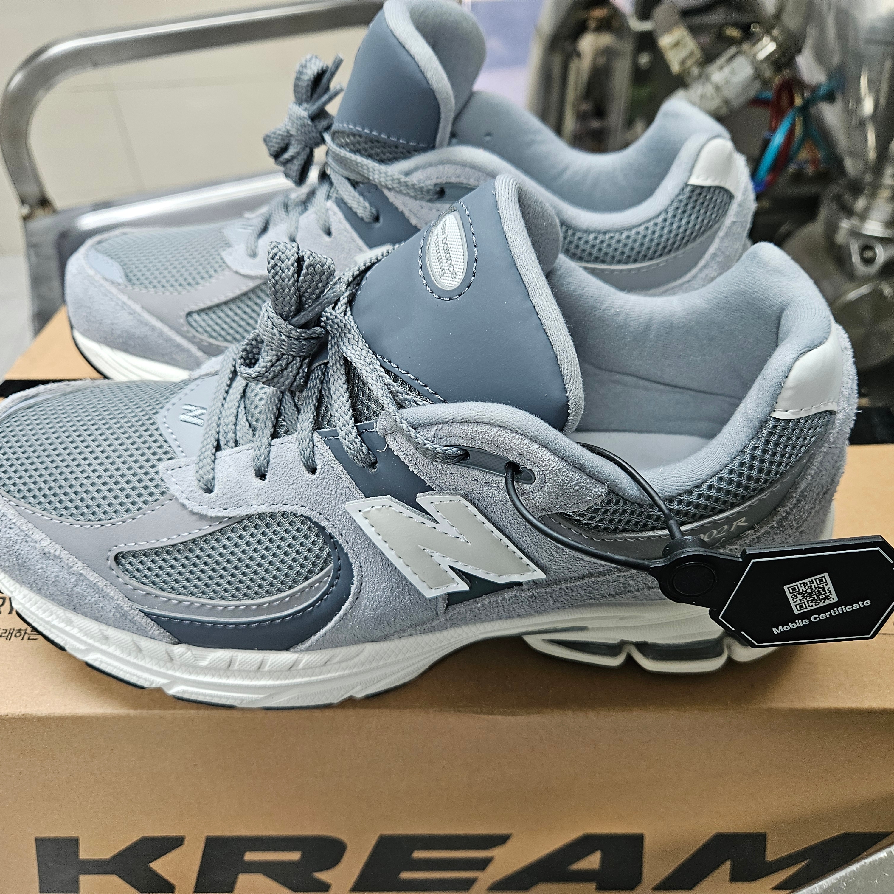(GS) New Balance 2002R Steel Lead 착용 스타일