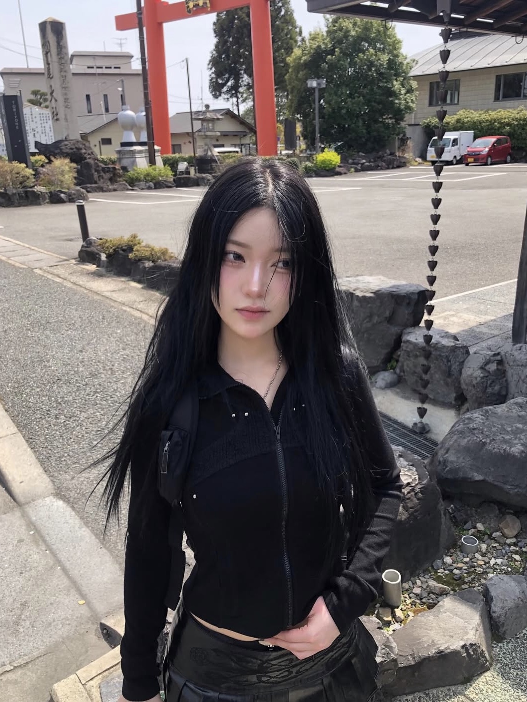 본네 우먼 피어스드 핑거 홀 후디 재킷 블랙 착용 스타일