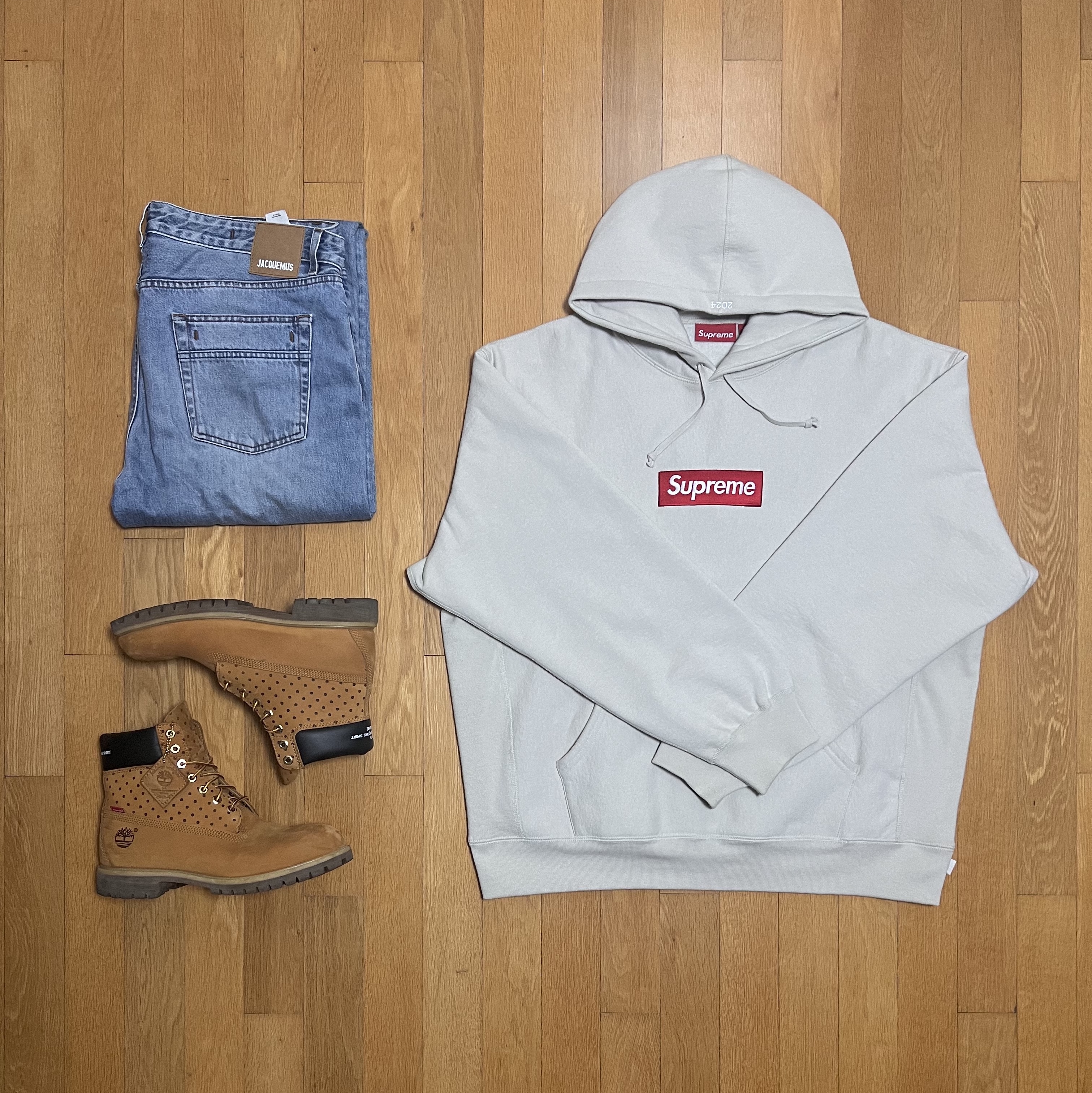 Supreme Box Logo Hooded Sweatshirt Stone - 24FW, Jacquemus Le De Nimes Fresa Straight Jeans Light Blue Tabac 착용 스타일
