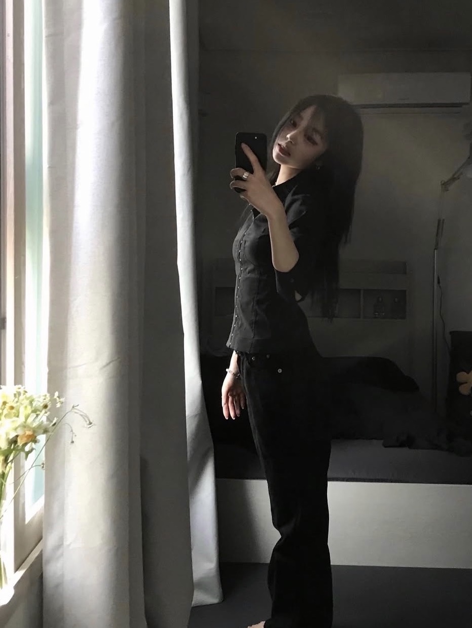 본네 코르셋 심 셔츠 화이트, 본네 코르셋 심 셔츠 블랙 착용 스타일