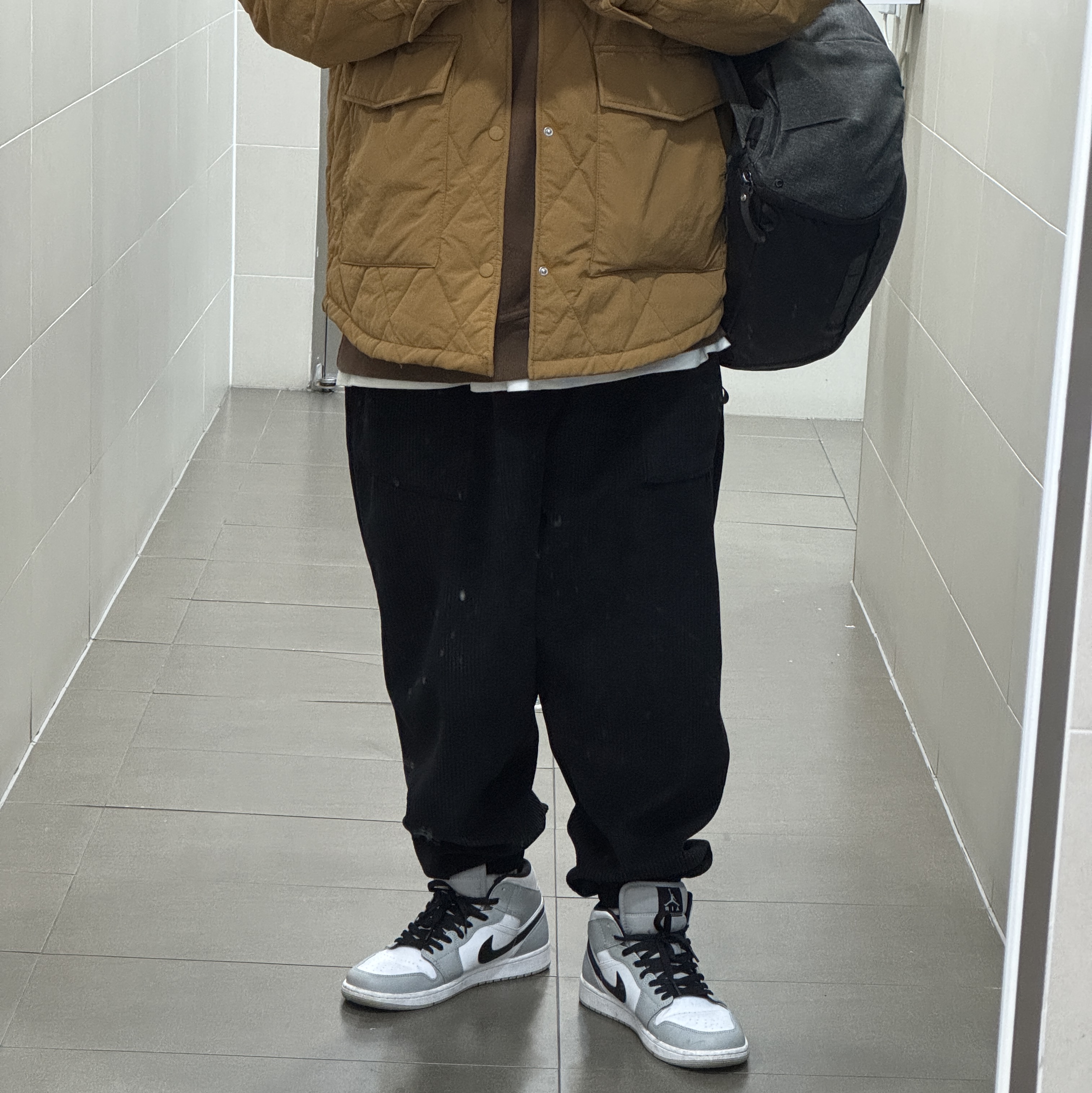 Jordan 1 Mid Light Smoke Grey 착용 스타일