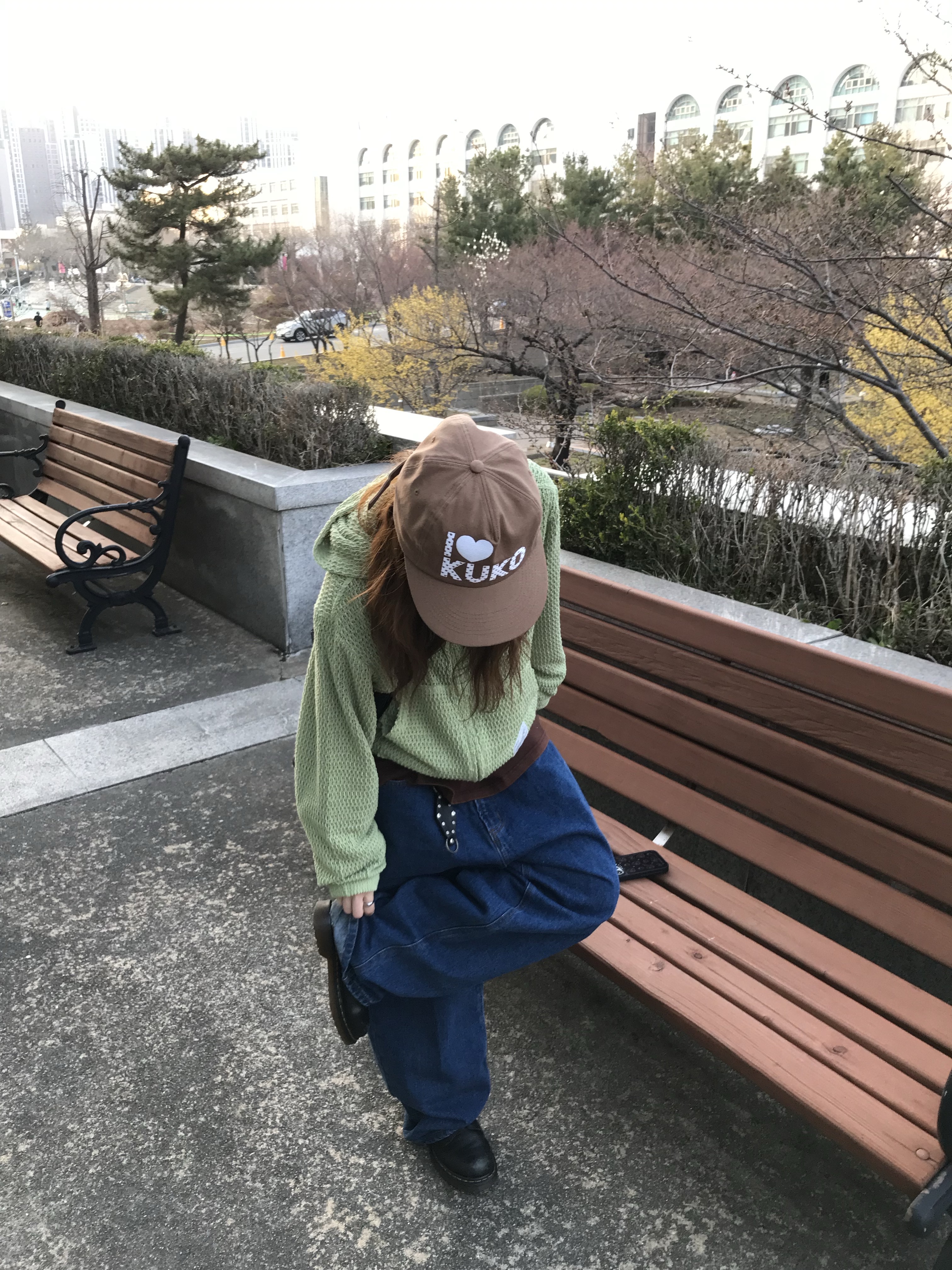 닥터마틴 1460 스무스 부츠 블랙, 아노트 투어 빈티지 롱슬리브 브라운 착용 스타일 - 2