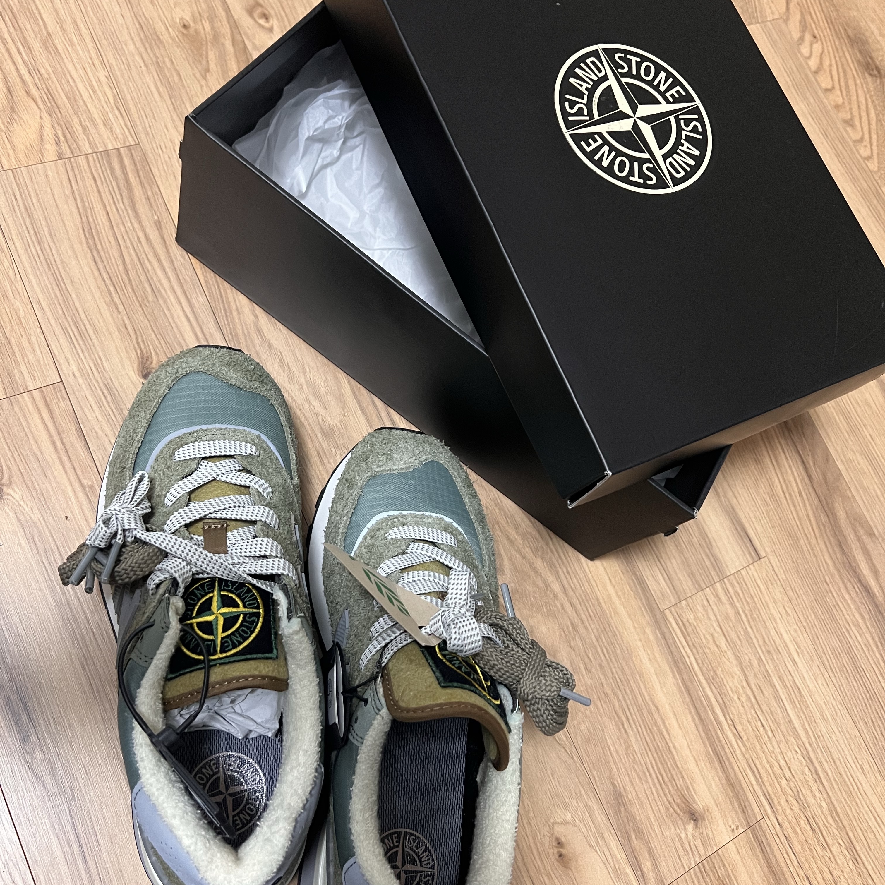 New Balance x Stone Island 574 Legacy Green, IAB Studio Socks White (5 Pack) 착용 스타일 - 3