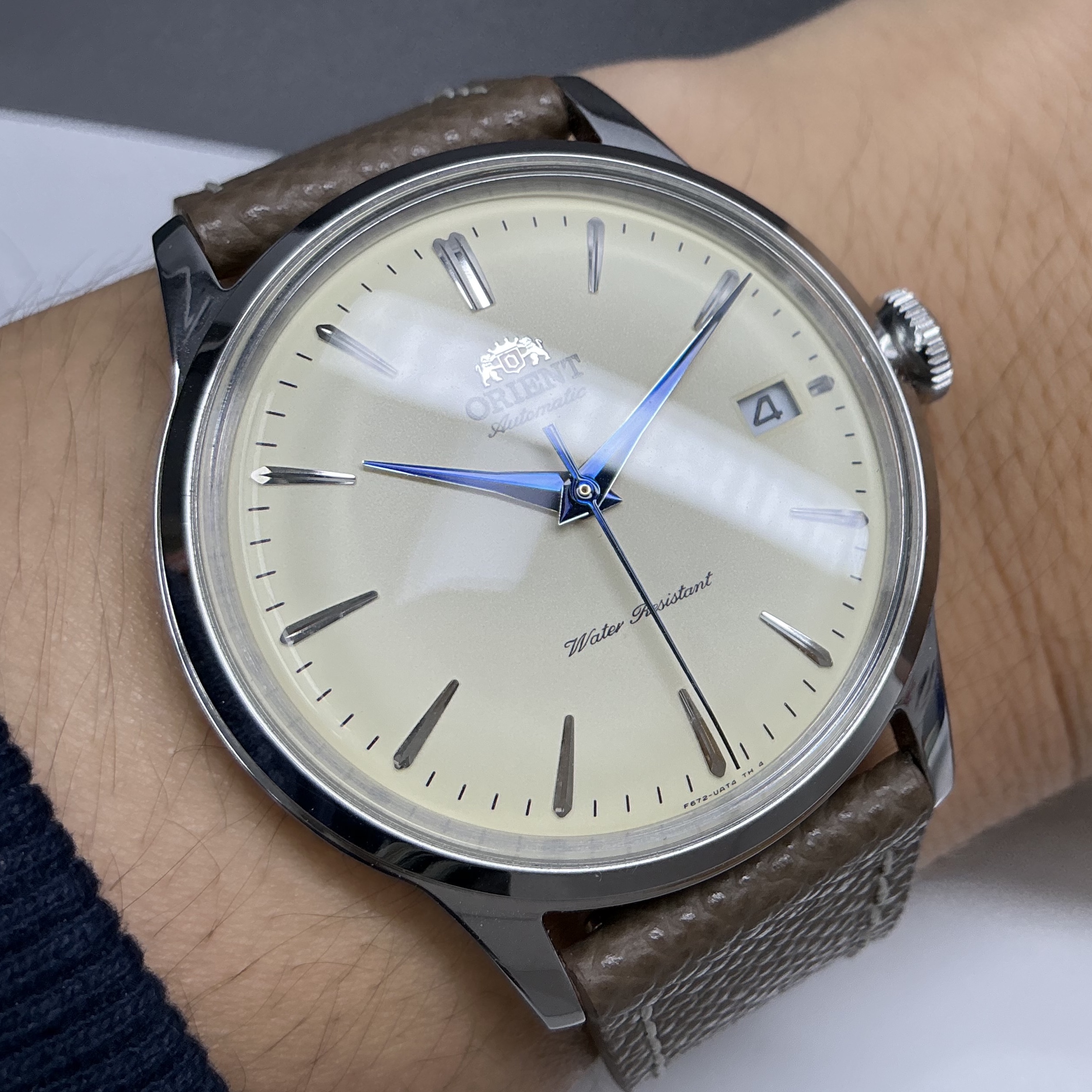 Orient Bambino 38mm Automatic Stainless Steel Leather Brown Beige Dial 착용 스타일 - 4