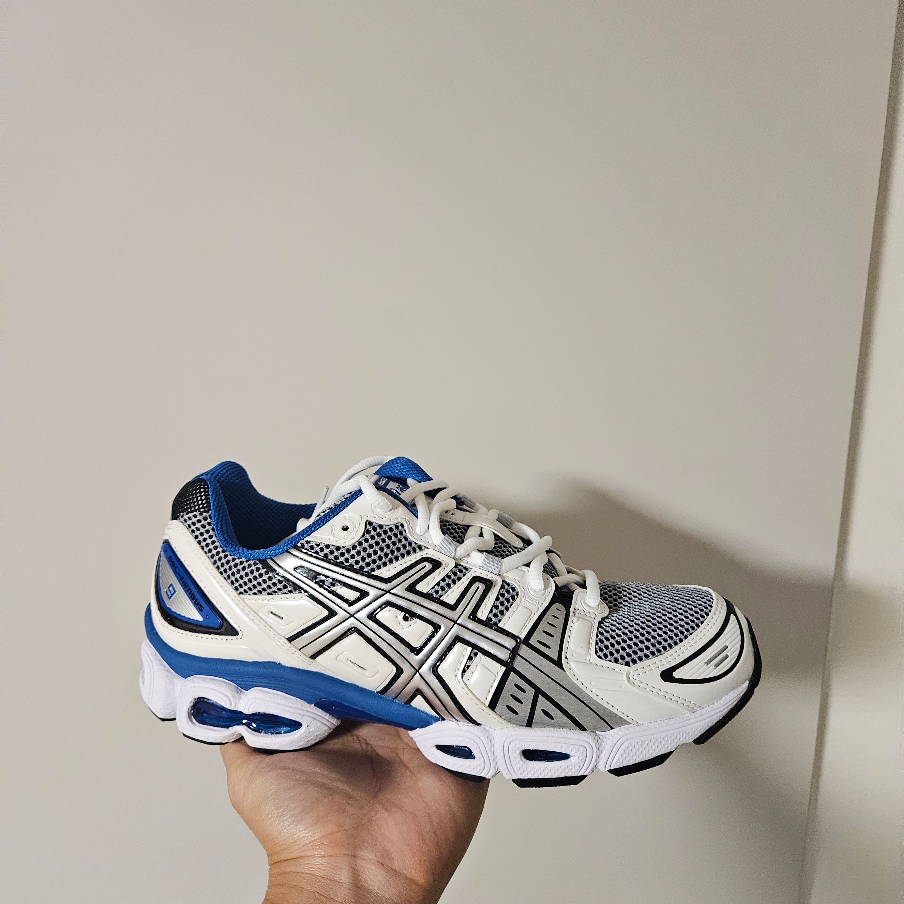 Asics Gel-Nimbus 9 White Lake Drive 착용 스타일