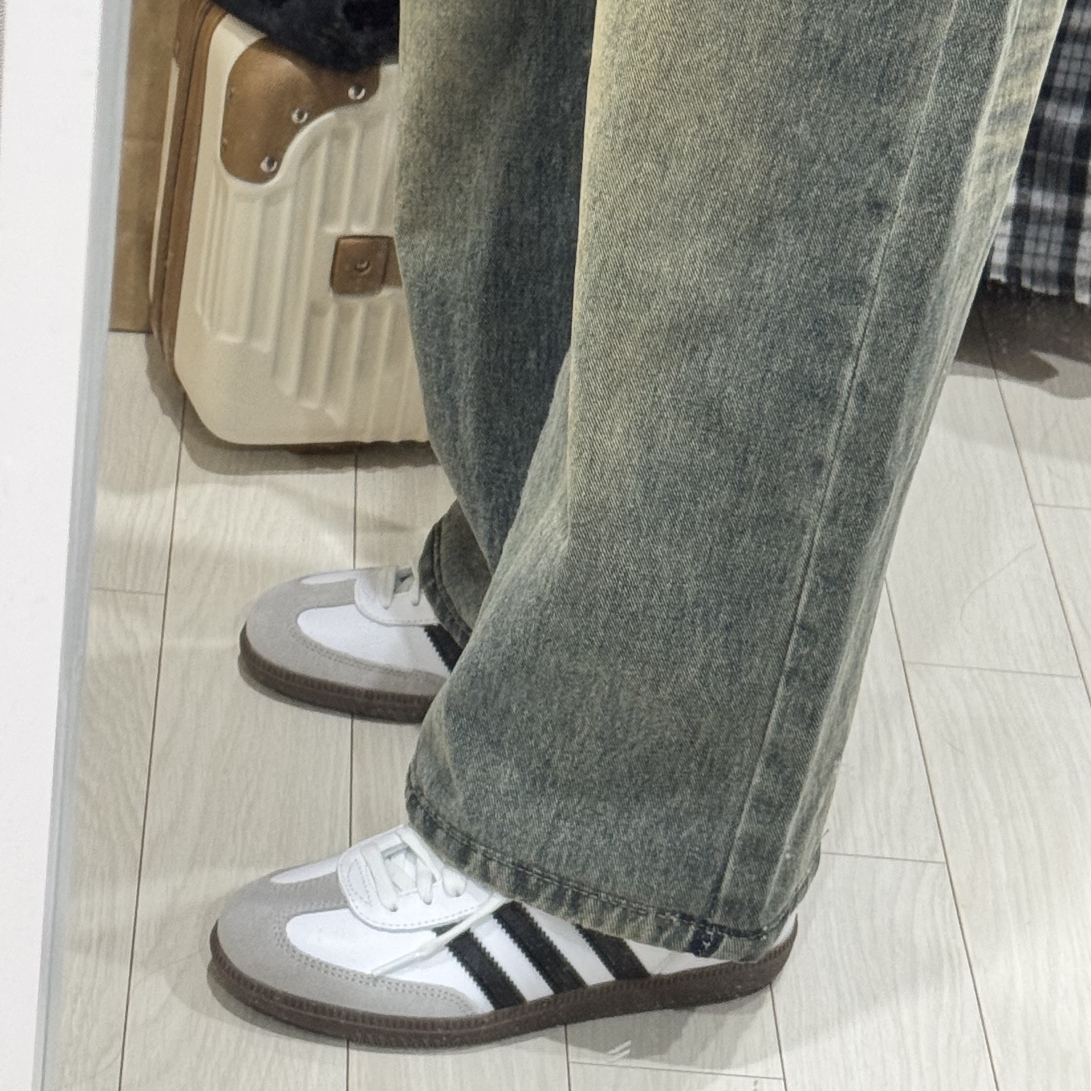 아디다스 삼바 OG 클라우드 화이트 착용 스타일 - 1
