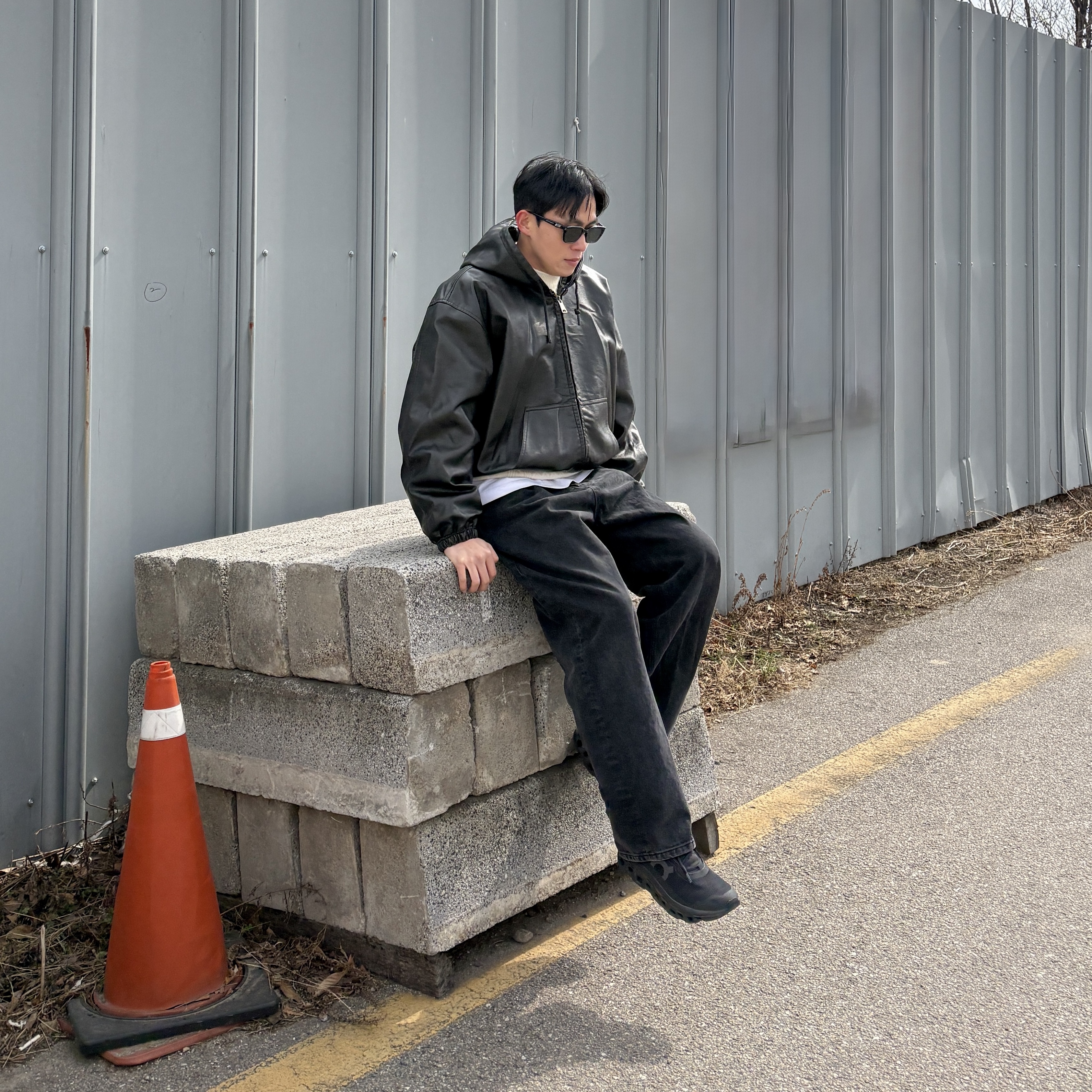 On Running Cloudmonster Void Black, Gentle Monster Hovo 01 Black 착용 스타일 - 5
