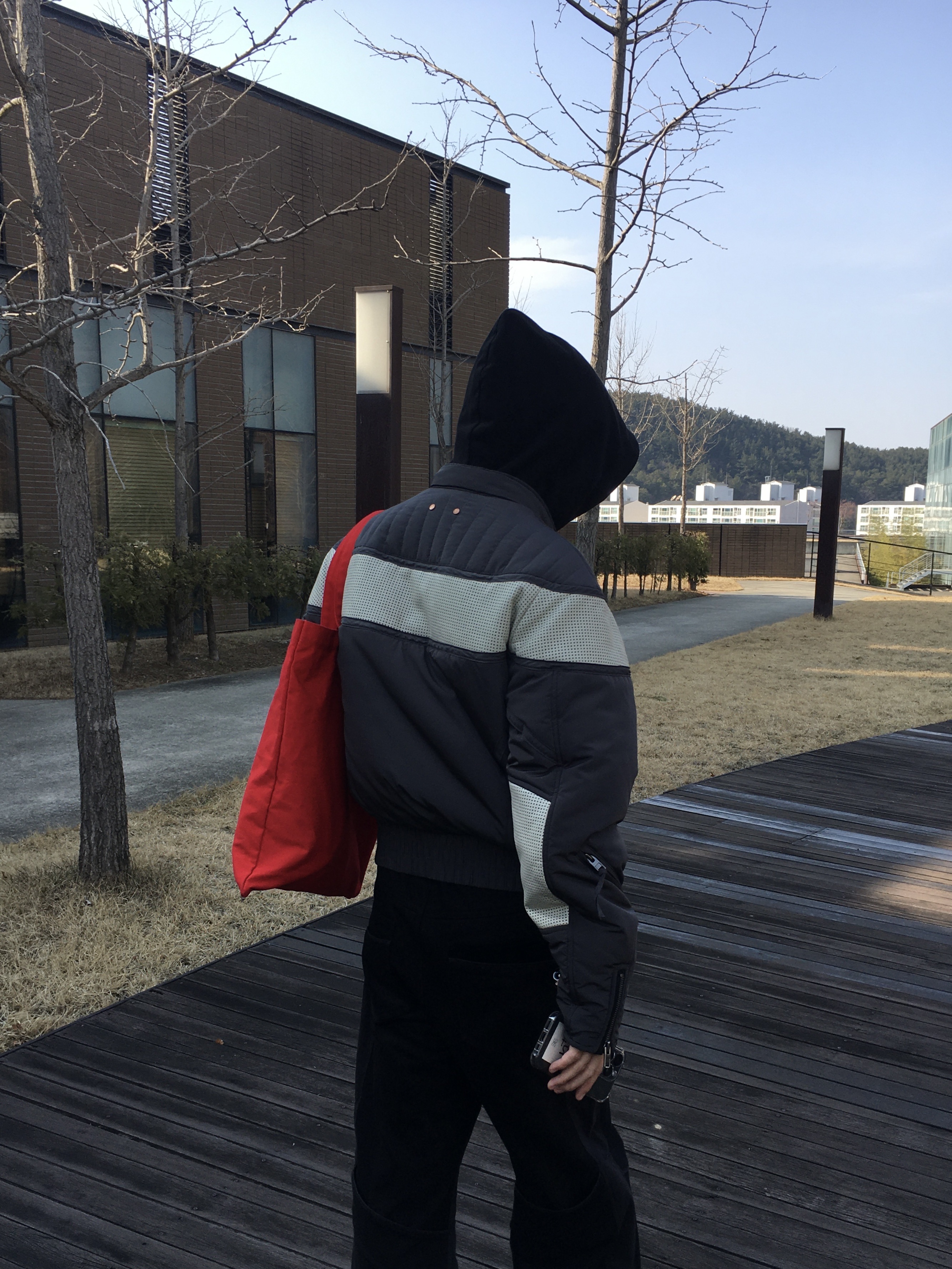 On Running x Post Archive Faction (Paf) Cloudmonster 2 Black Magnet, Xlim Ep.6 04 Trousers Black 착용 스타일 - 2