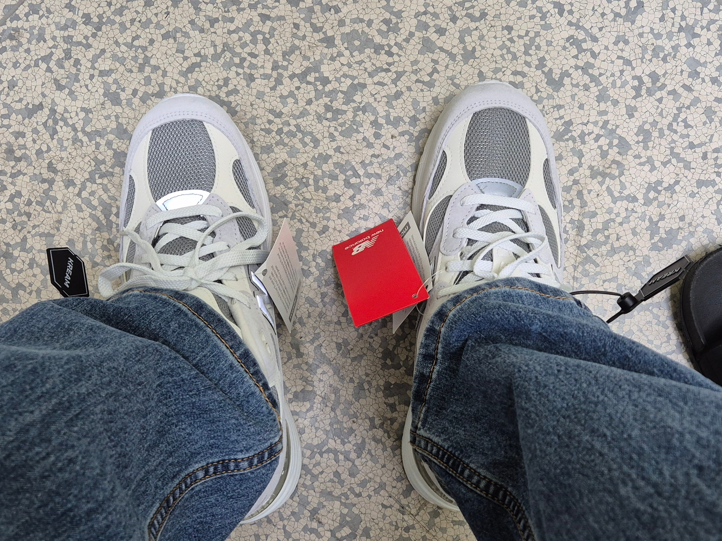 New Balance 992 Made in USA White Silver 착용 스타일 - 3