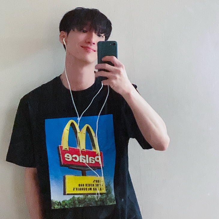 Palace x McDonald's Sign T-Shirt Black - 23FW 착용 스타일