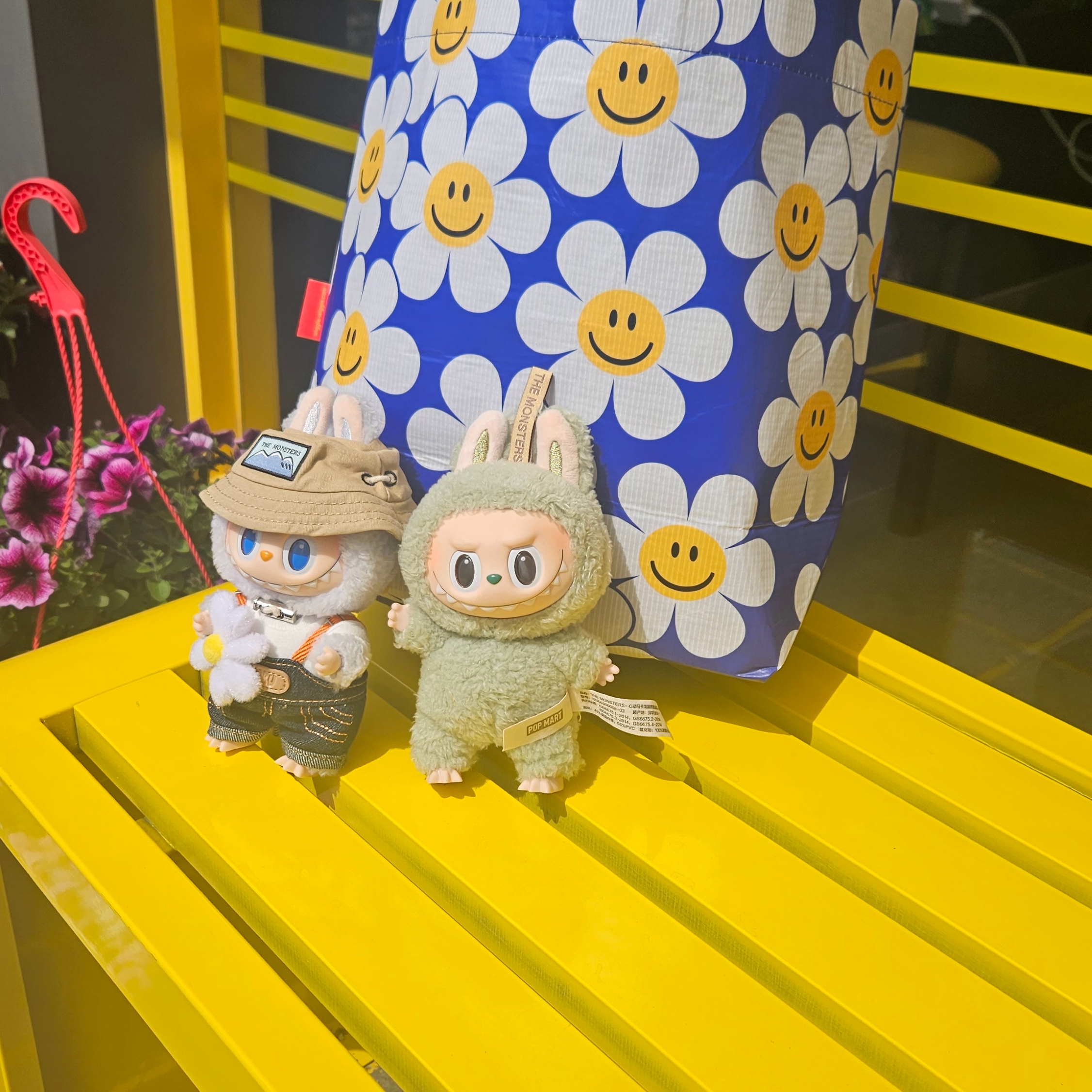 Pop Mart The Monsters Labubu Tasty Macarons Series Sealed Case (6 Blind Boxes), Pop Mart Fall In Wild Labubu Series Toy Keyring 착용 스타일 - 7