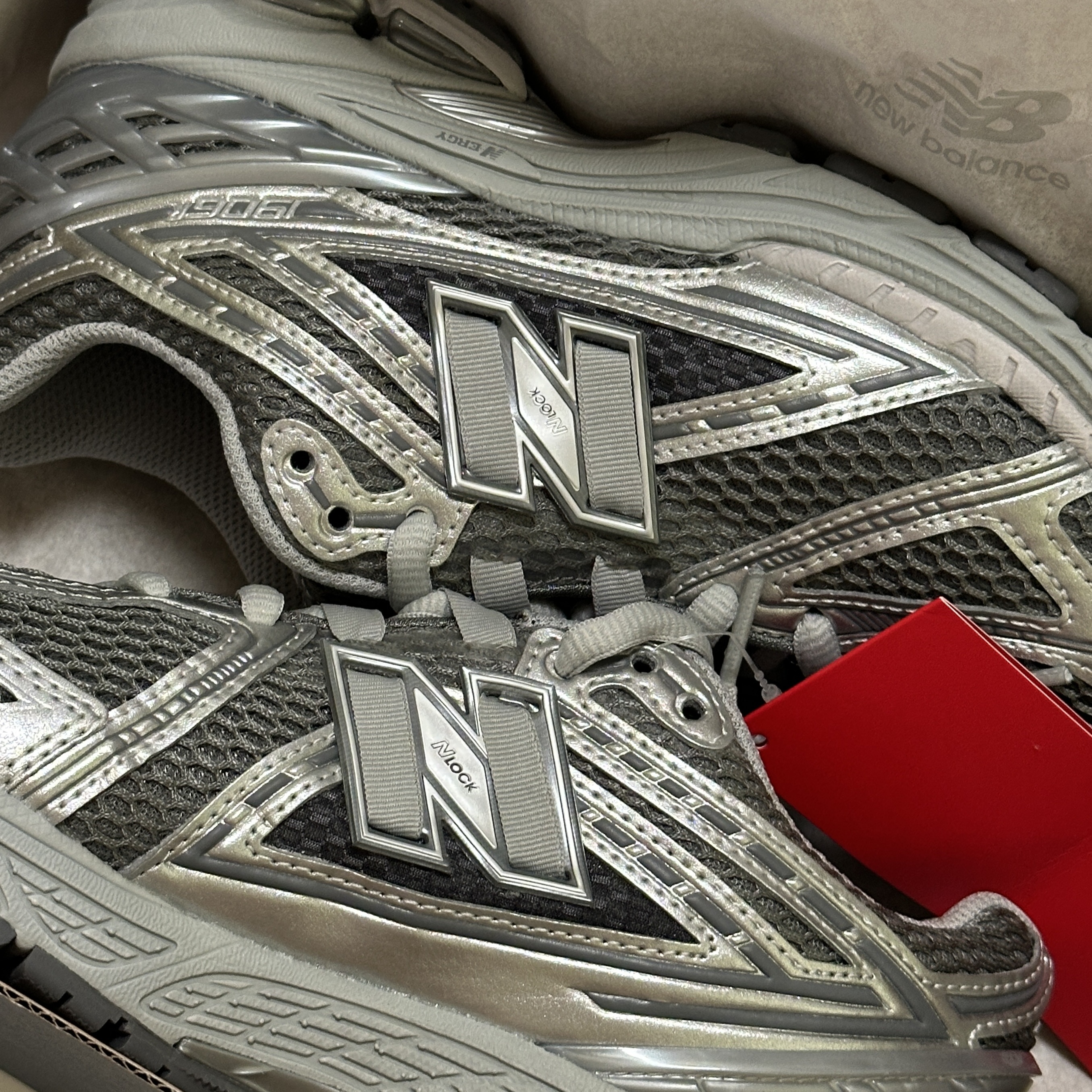 New Balance 1906R Harbor Grey Silver Metalic 착용 스타일