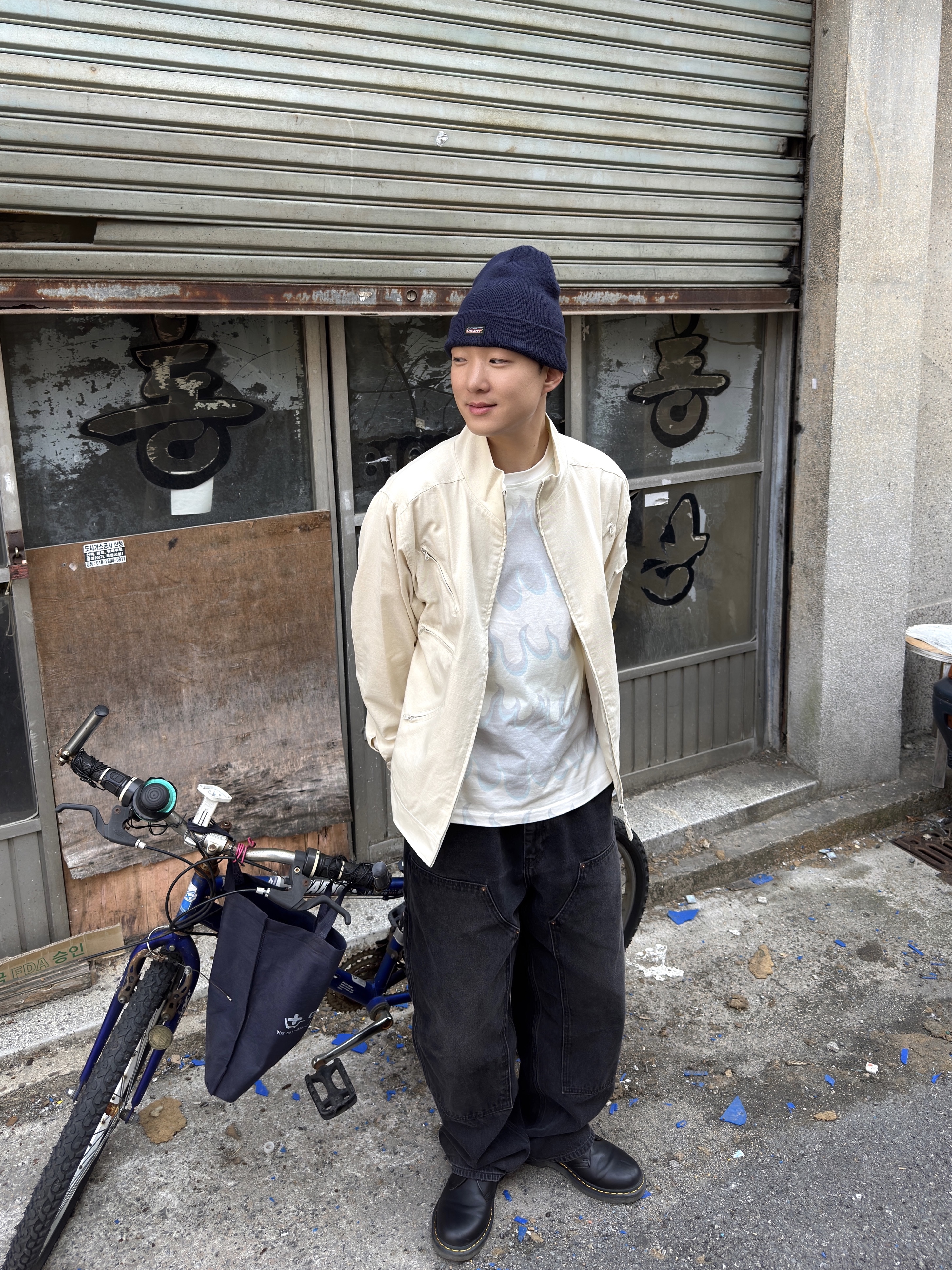 Supreme x Dickies Beanie Navy - 23FW, Dr. Martens 1461 Nappa Black 착용 스타일 - 1