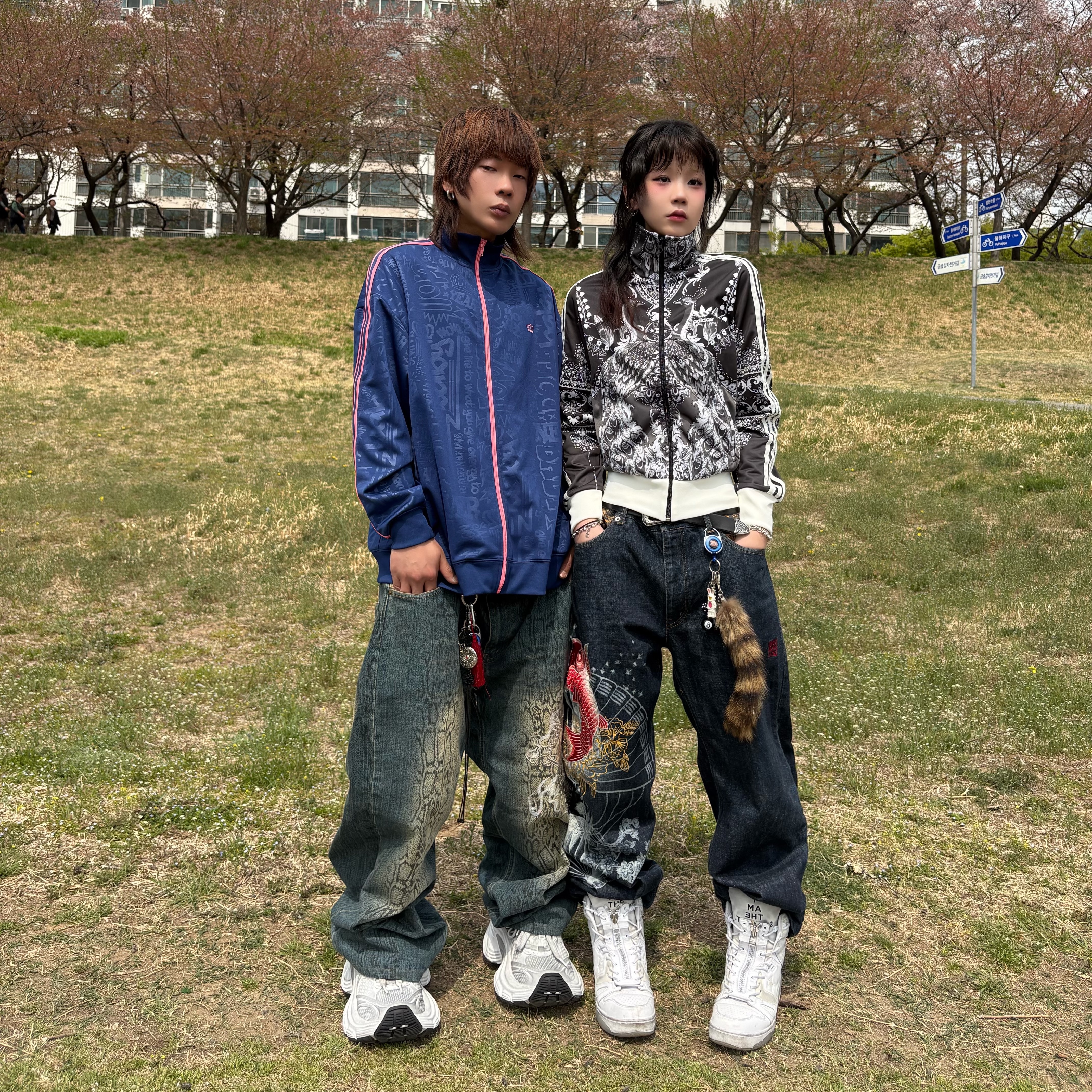 Balenciaga 10XL Sneakers White Grey Silver Black, Converse x Takahiromiyashita The Soloist ERX 260 Mid White 착용 스타일 - 1