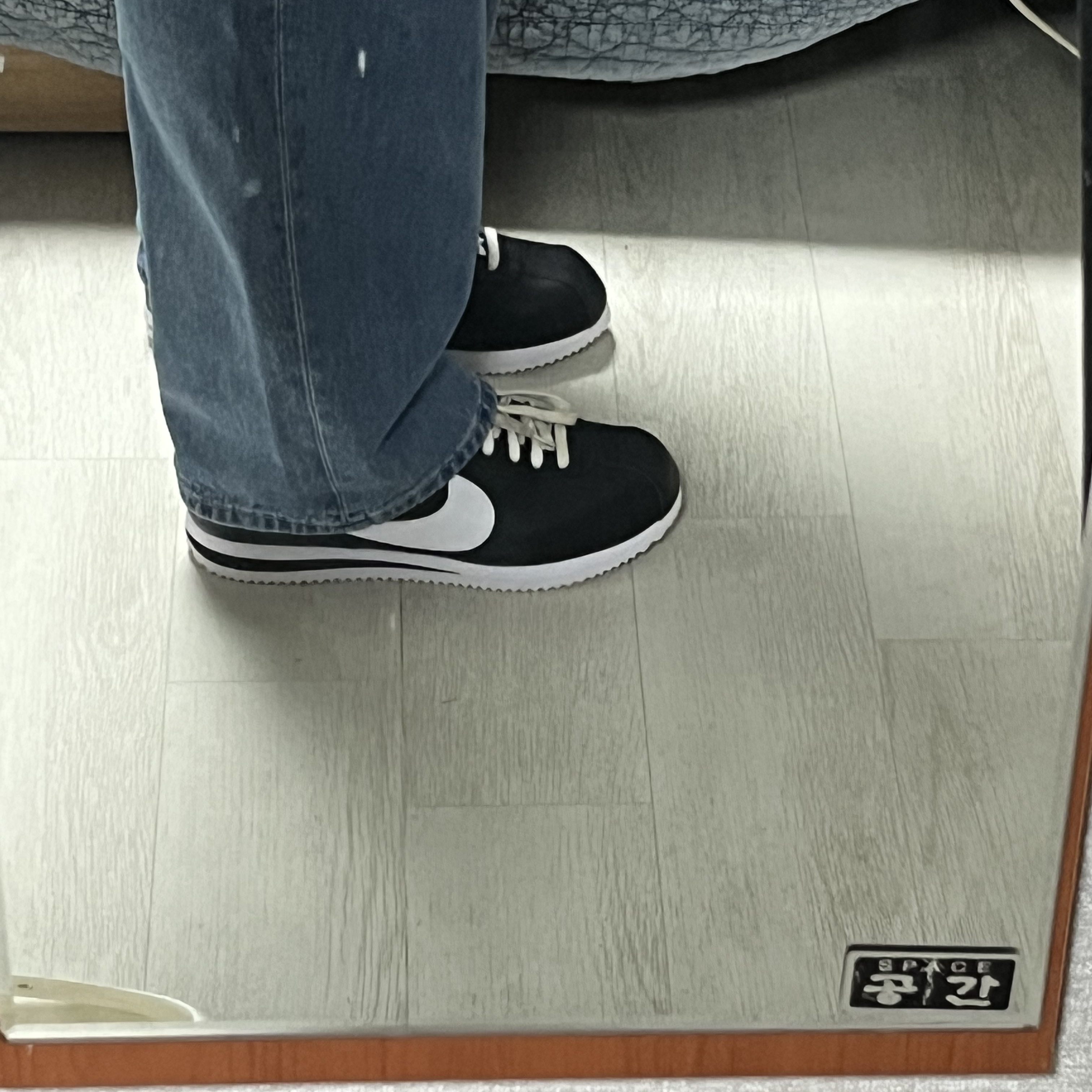 Nike Cortez Black White 착용 스타일 - 4