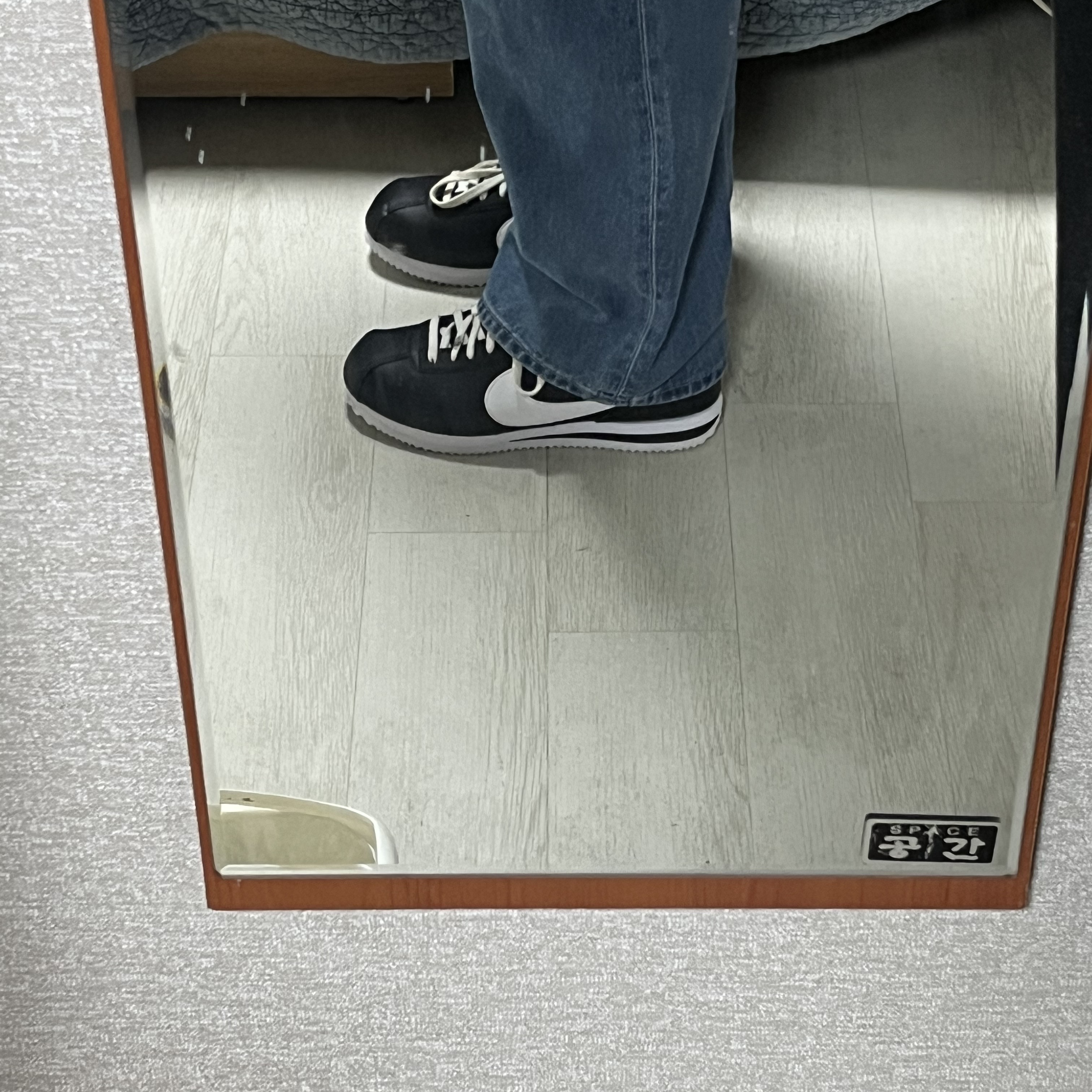Nike Cortez Black White 착용 스타일 - 1