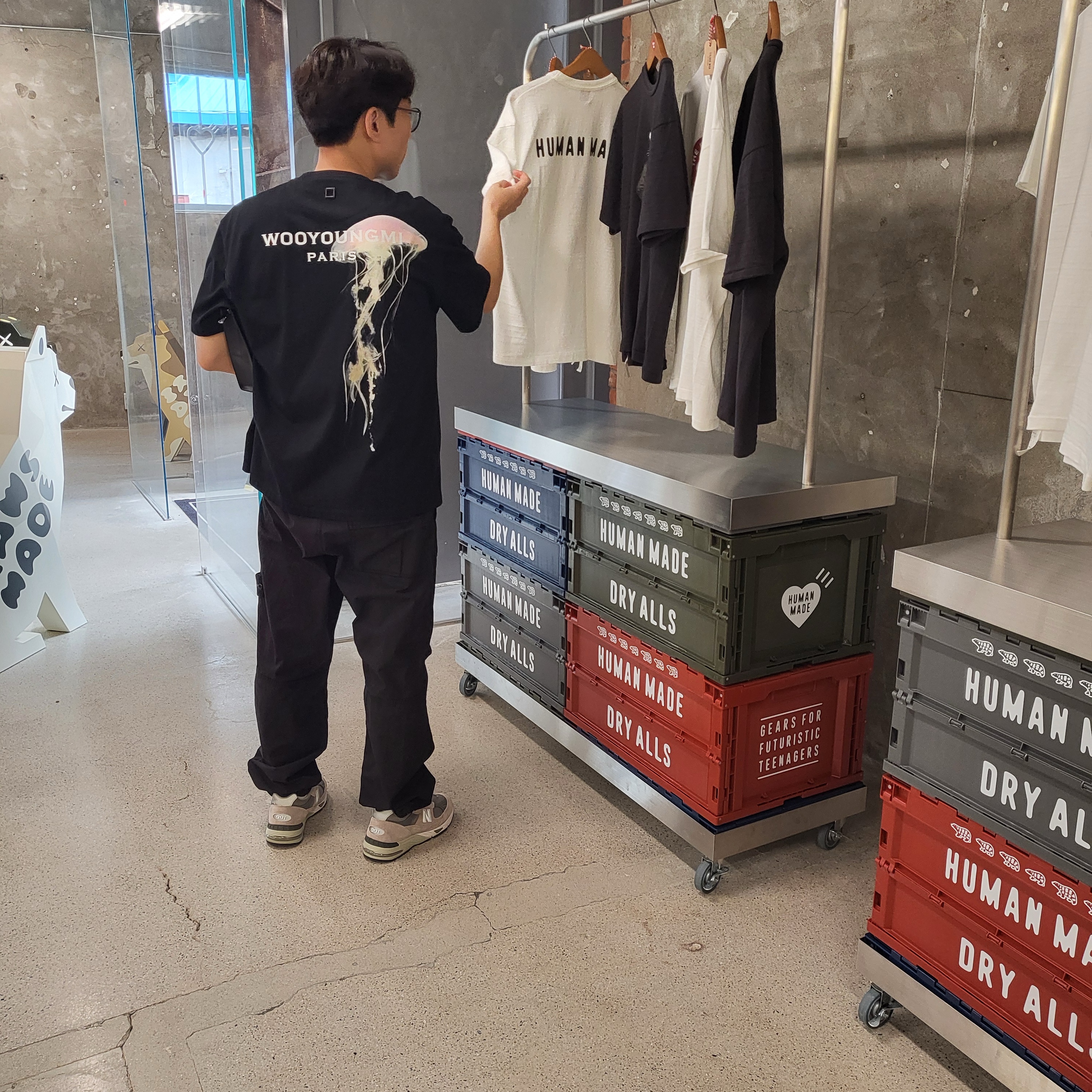 Wooyoungmi Luminous Jellyfish Back Logo T-Shirt Black - 24SS 착용 스타일