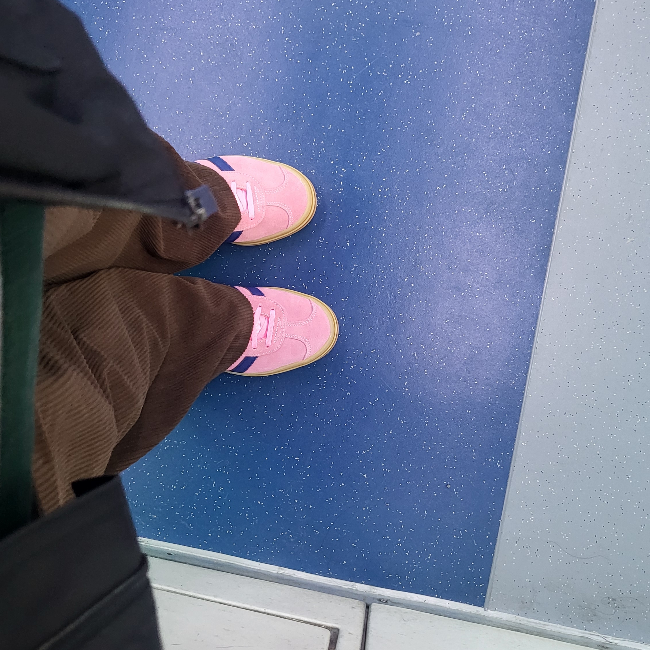 (W) Adidas Gazelle Bold Pink Glow Victory Blue 착용 스타일