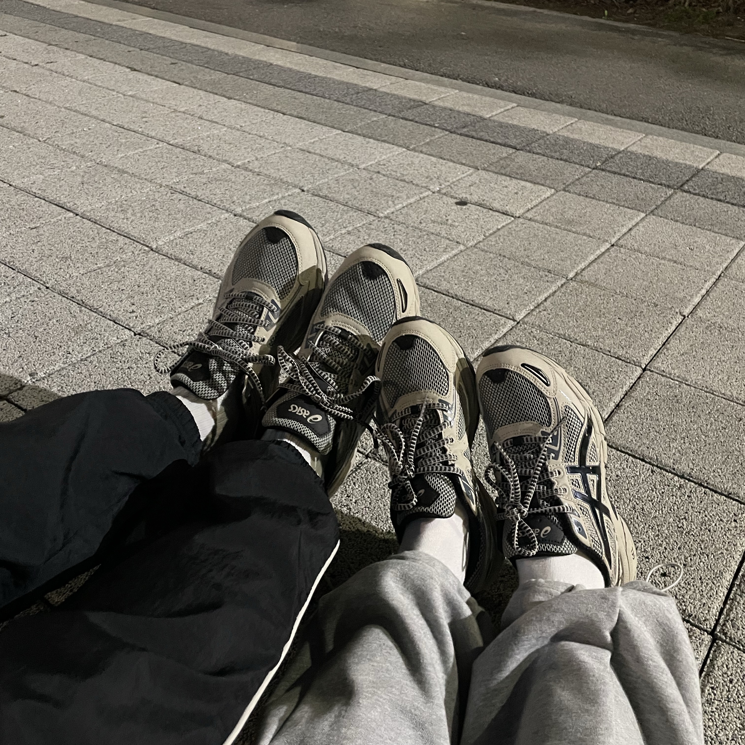 Asics Gel-Venture 6 Feather Grey Black 착용 스타일