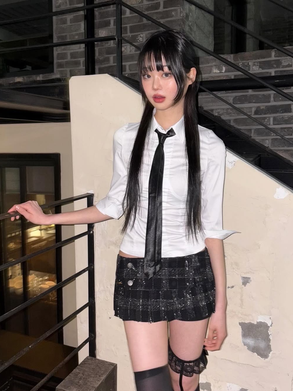 [KREAM 단독] Bonnae Micro mini pleats skirt Ivory, [KREAM 단독] Bonnae Micro mini pleats skirt Black 착용 스타일