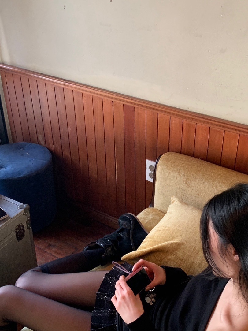 [KREAM 단독] Bonnae Micro mini pleats skirt Black, [KREAM 단독] Bonnae Micro mini pleats skirt Ivory 착용 스타일