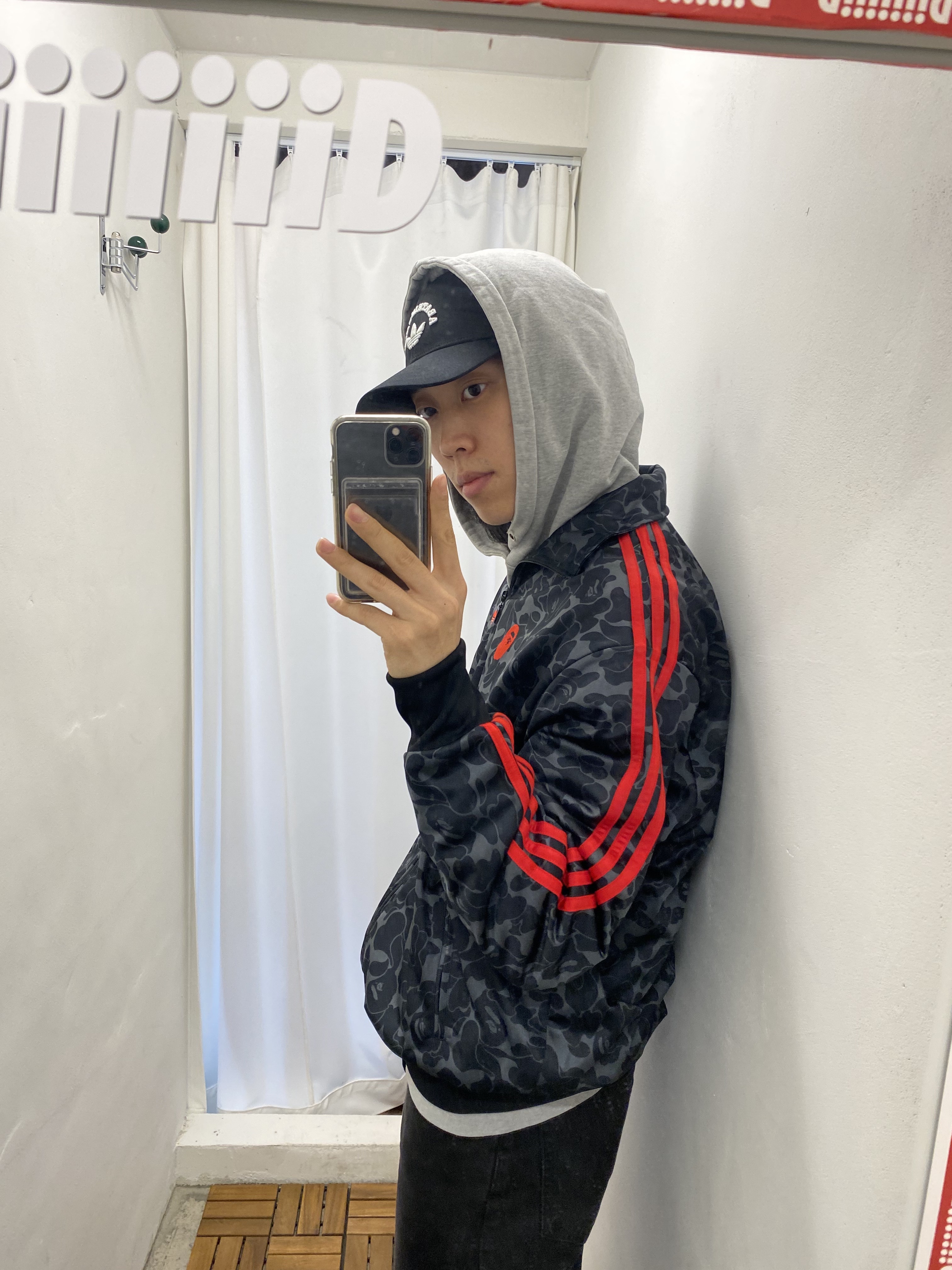 아디다스 x 베이프 올오버 프린트 트랙 탑 블랙 - KR 사이즈, 아디다스 x 베이프 베이스볼 캡 블랙 착용 스타일 - 5