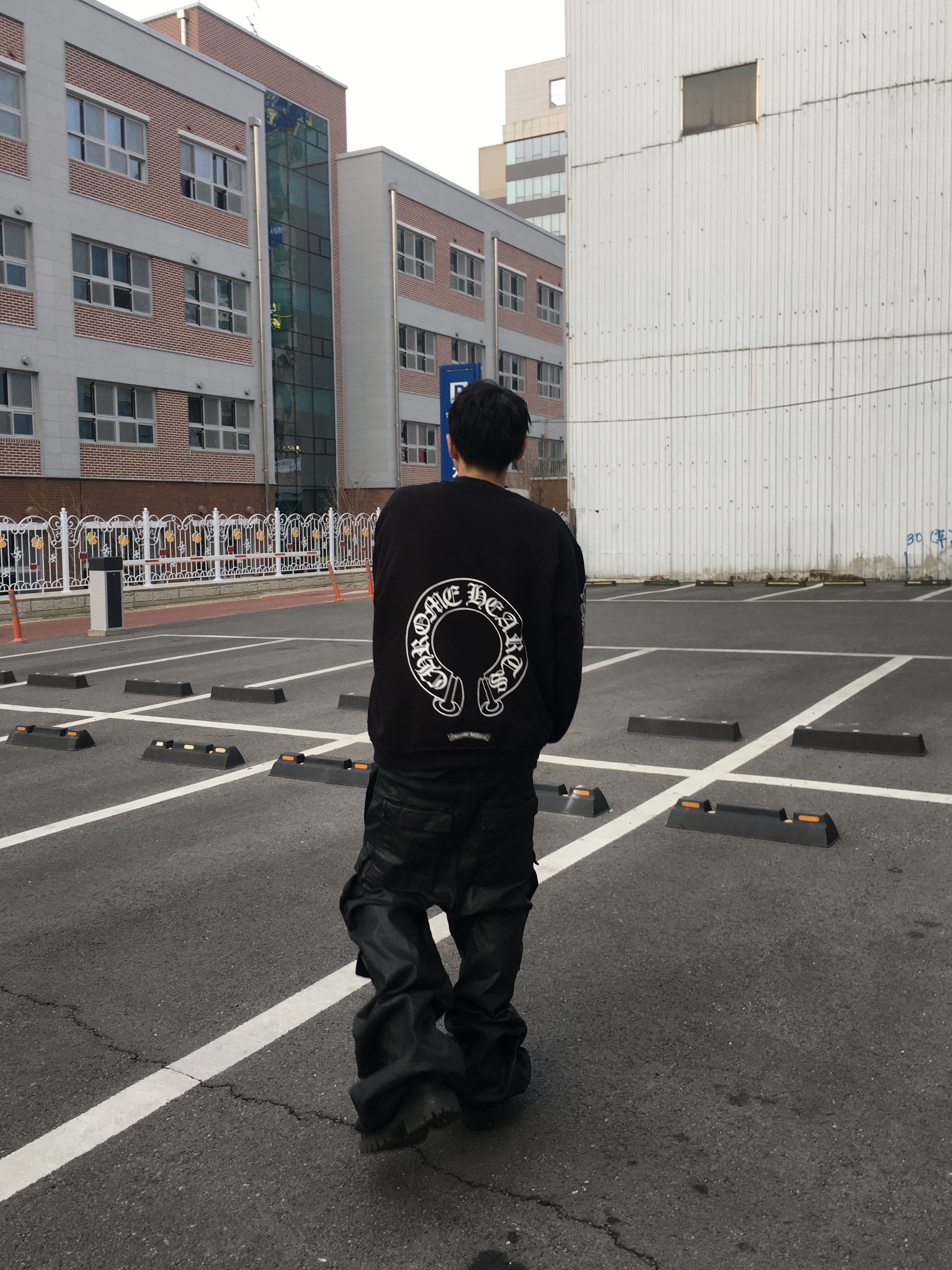 Chrome Hearts Horseshoe Logo Sweatshirt Black, Rick Owens Porterville Denim Double Cargo Jumbo Belas Pants Black Wax 착용 스타일 - 2