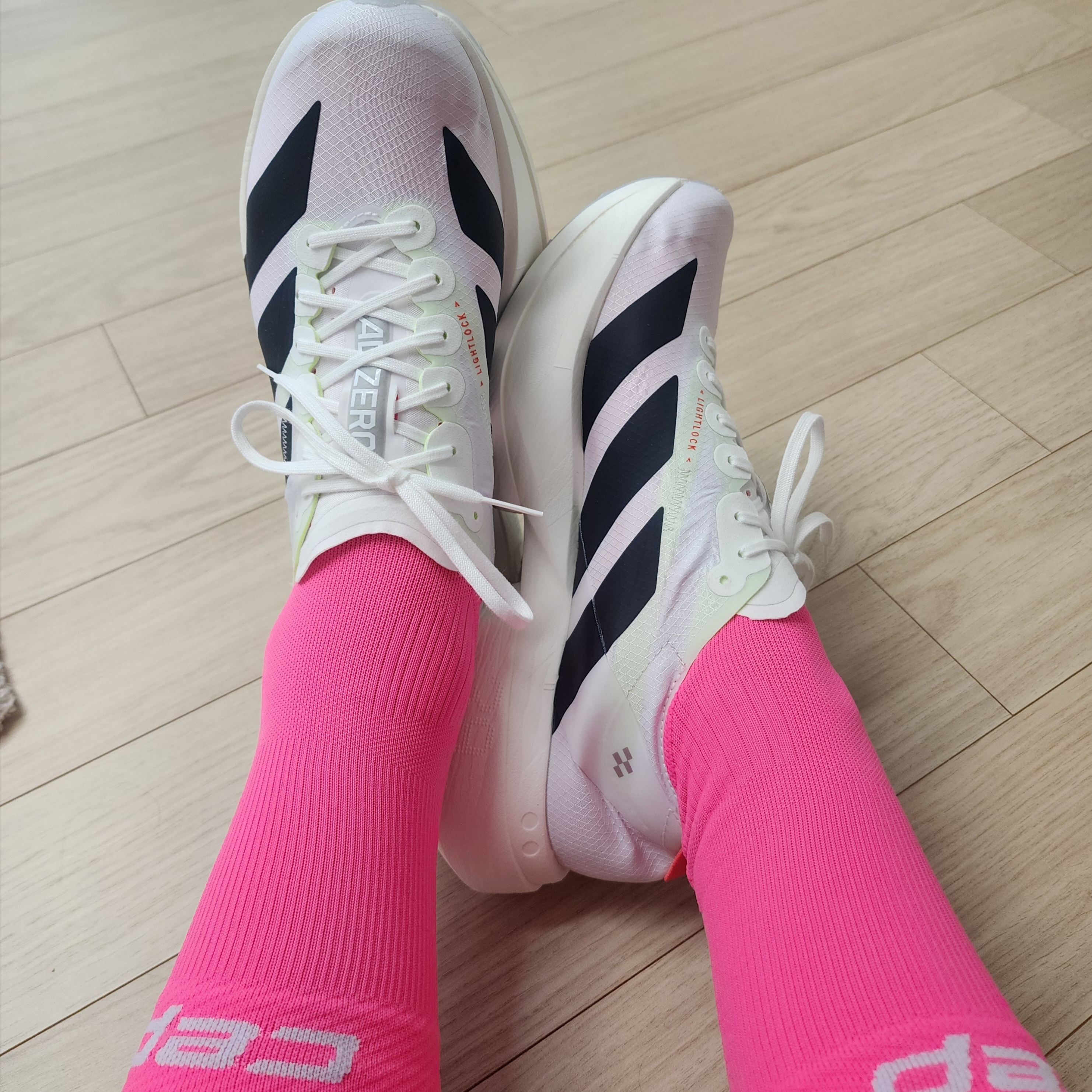 Adidas Adizero Adios Pro 4 Cloud White Core Black 착용 스타일