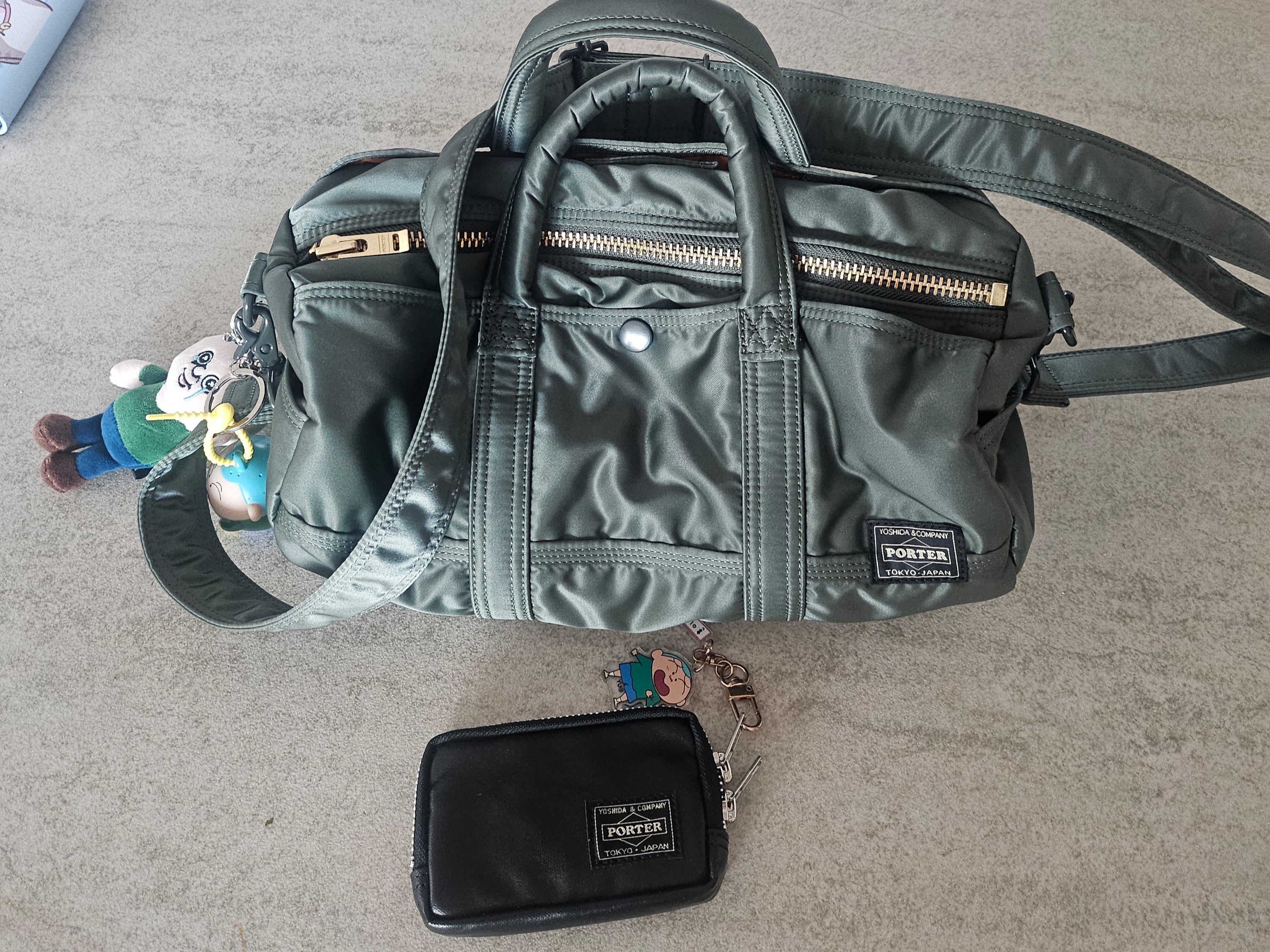 Porter Freestyle Multi Coin Case Black 착용 스타일