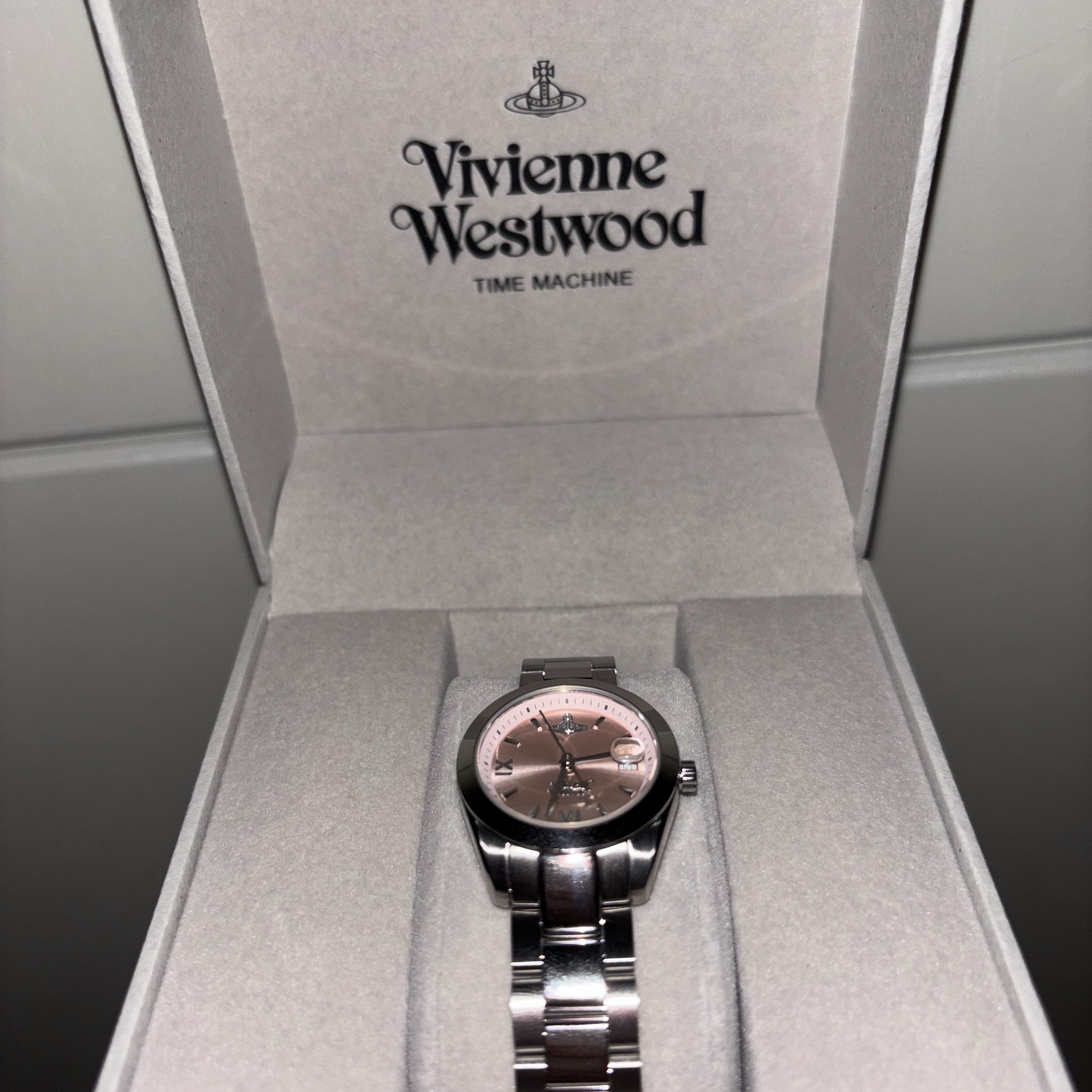 Vivienne Westwood Fenchurch Silver Pink 착용 스타일 - 1