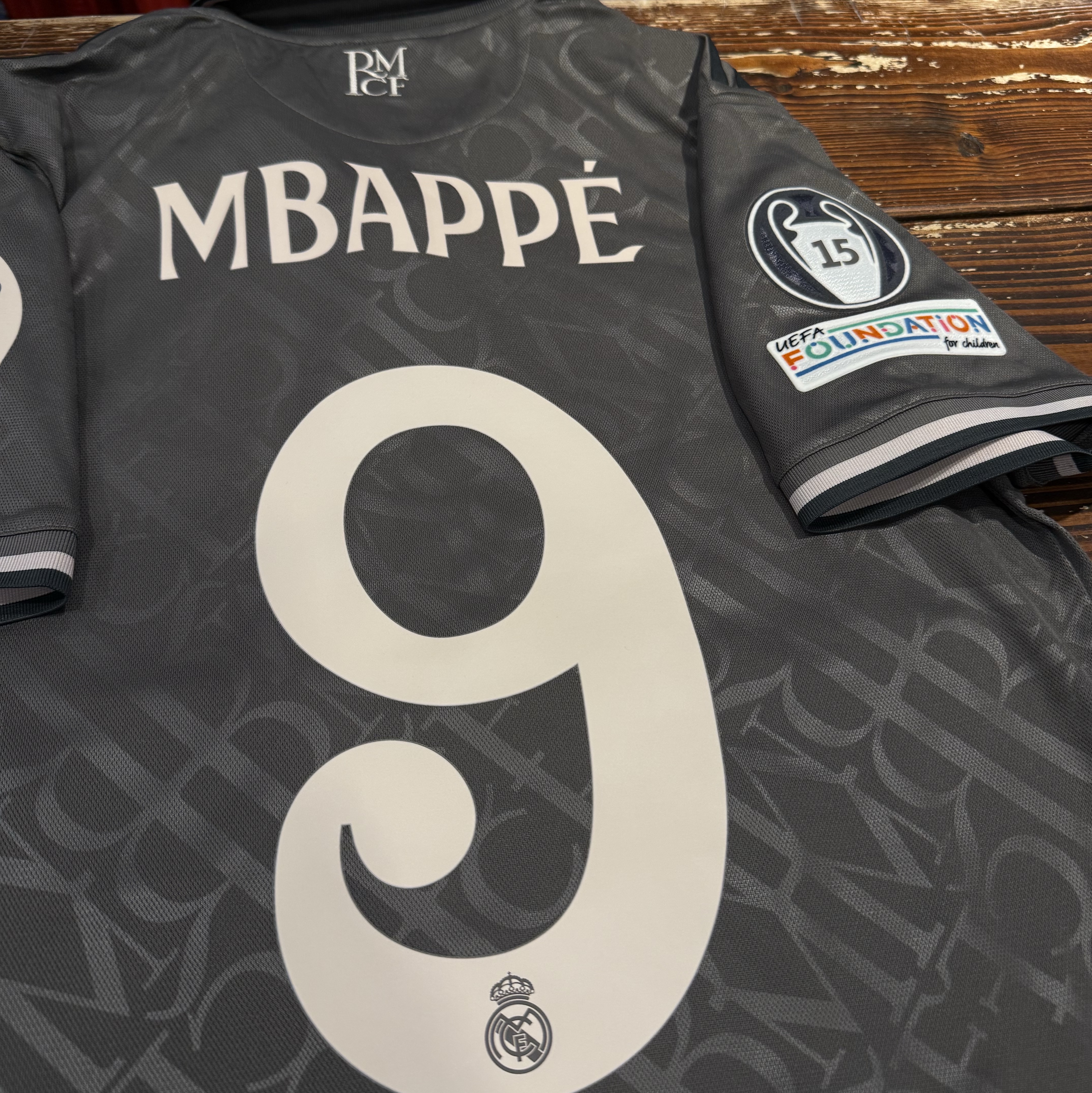 Adidas Real Madrid 2024/25 3rd Jersey Charcoal - KR Sizing (Non Marking Ver.) 착용 스타일