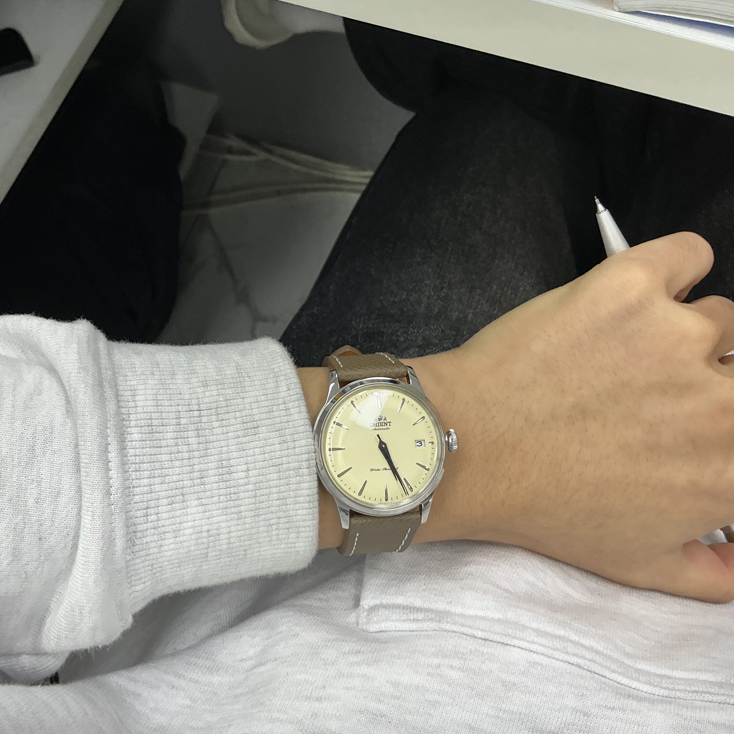 Orient Bambino 38mm Automatic Stainless Steel Leather Brown Beige Dial 착용 스타일 - 3