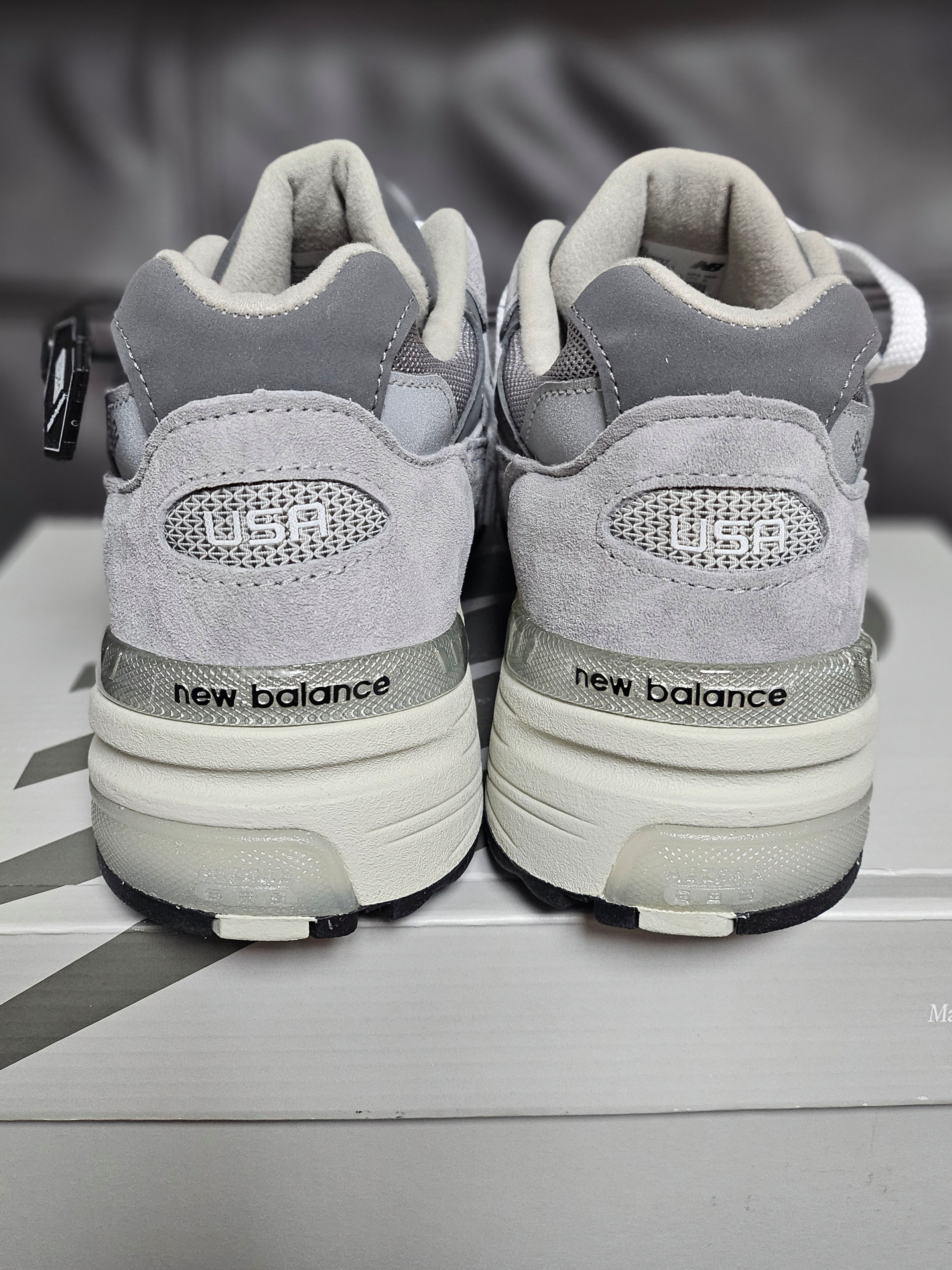 New Balance 992 Made in USA Core Grey Silver Metallic, Supreme Pigment S Logo 6-Panel Black - 24FW 착용 스타일 - 2