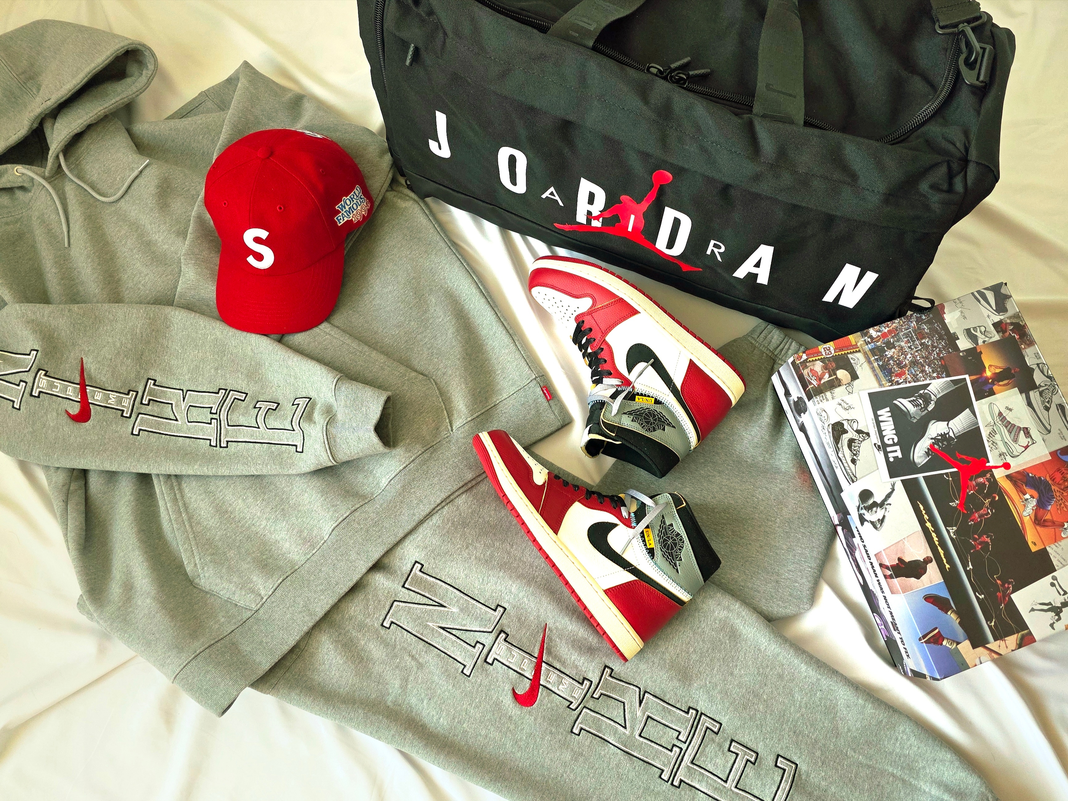 Jordan 1 x Union Retro High OG Chicago Shadow, Supreme World Famous S Logo 6-Panel Red - 25SS 착용 스타일 - 3