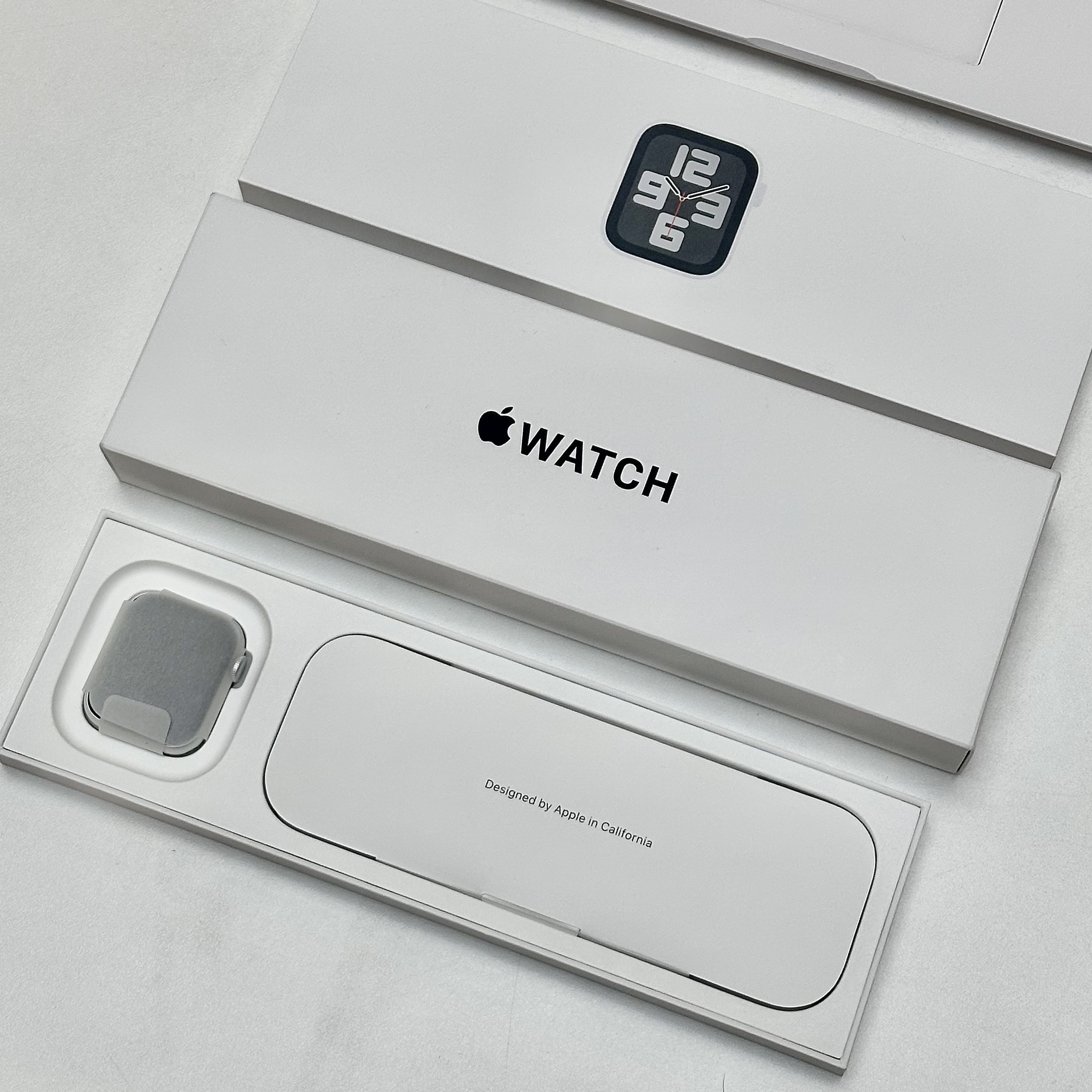 Apple Watch SE 2023 44mm GPS Silver Aluminium Case with Sport Loop Winter Blue (Korean Ver.) 착용 스타일 - 1