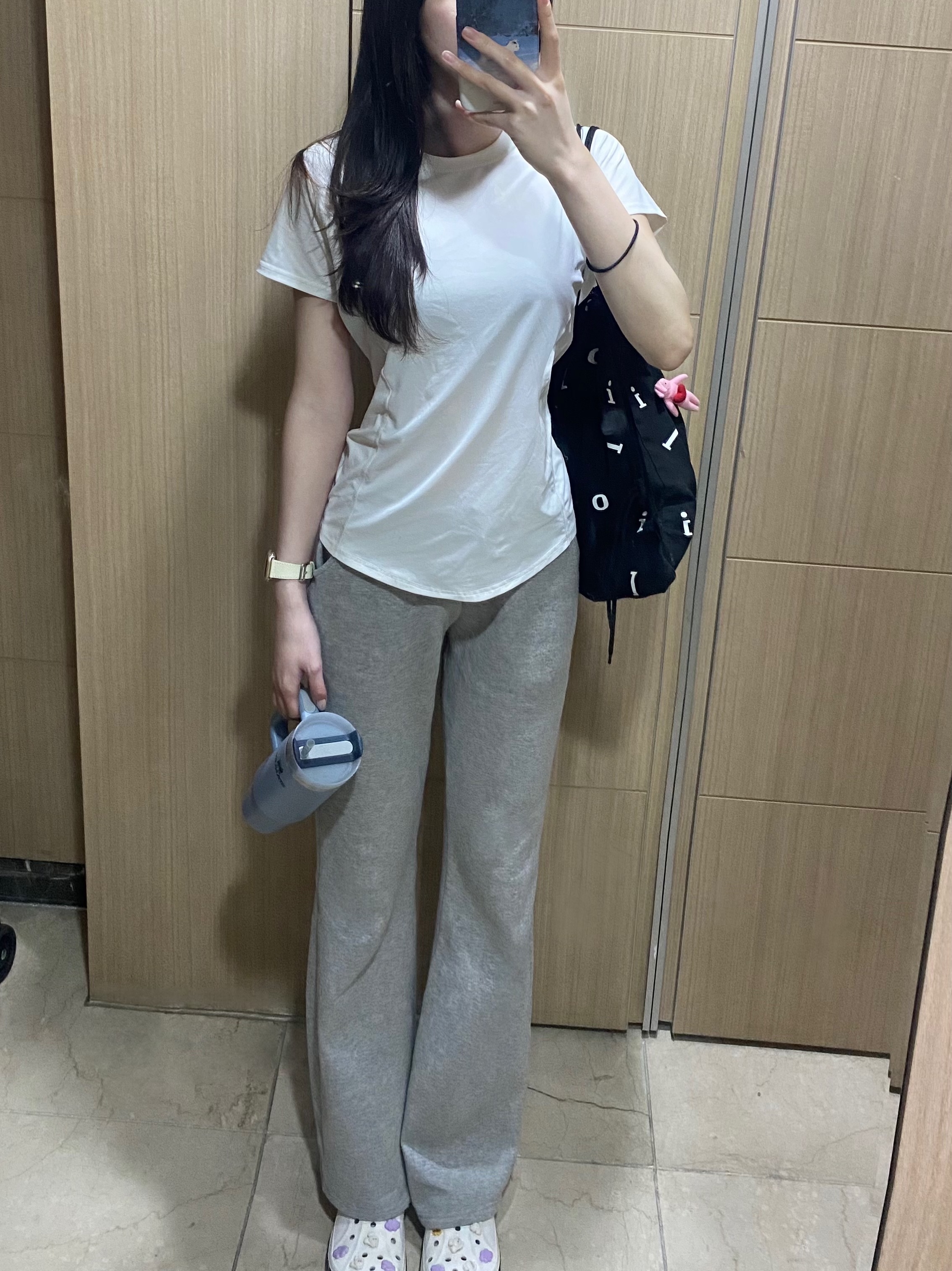Crocs Bayaband Clog White Navy, Stanley The Quencher H2.0 Flowstate Tumbler 887ml Chambray 착용 스타일