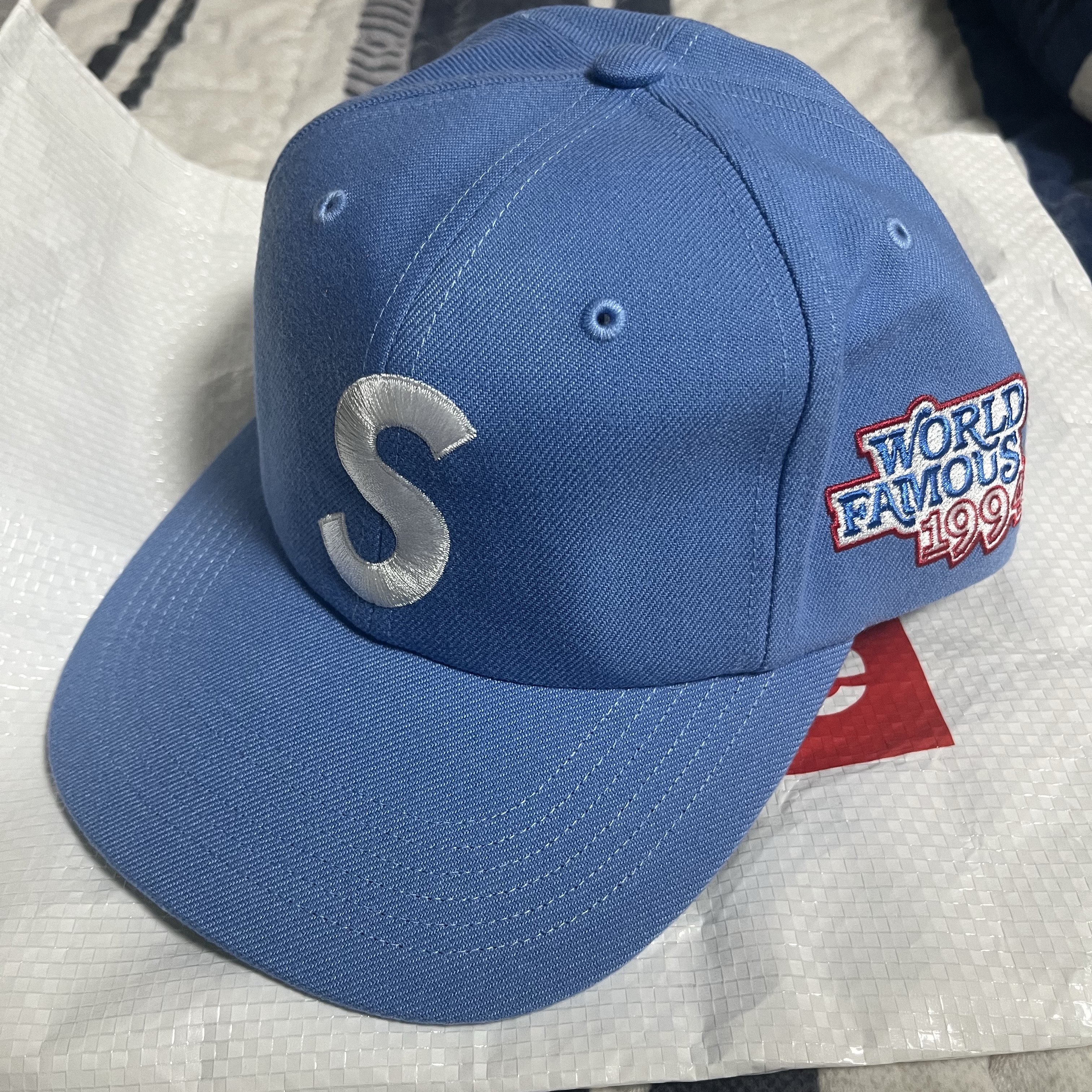 Supreme World Famous S Logo 6-Panel Light Blue - 25SS 착용 스타일