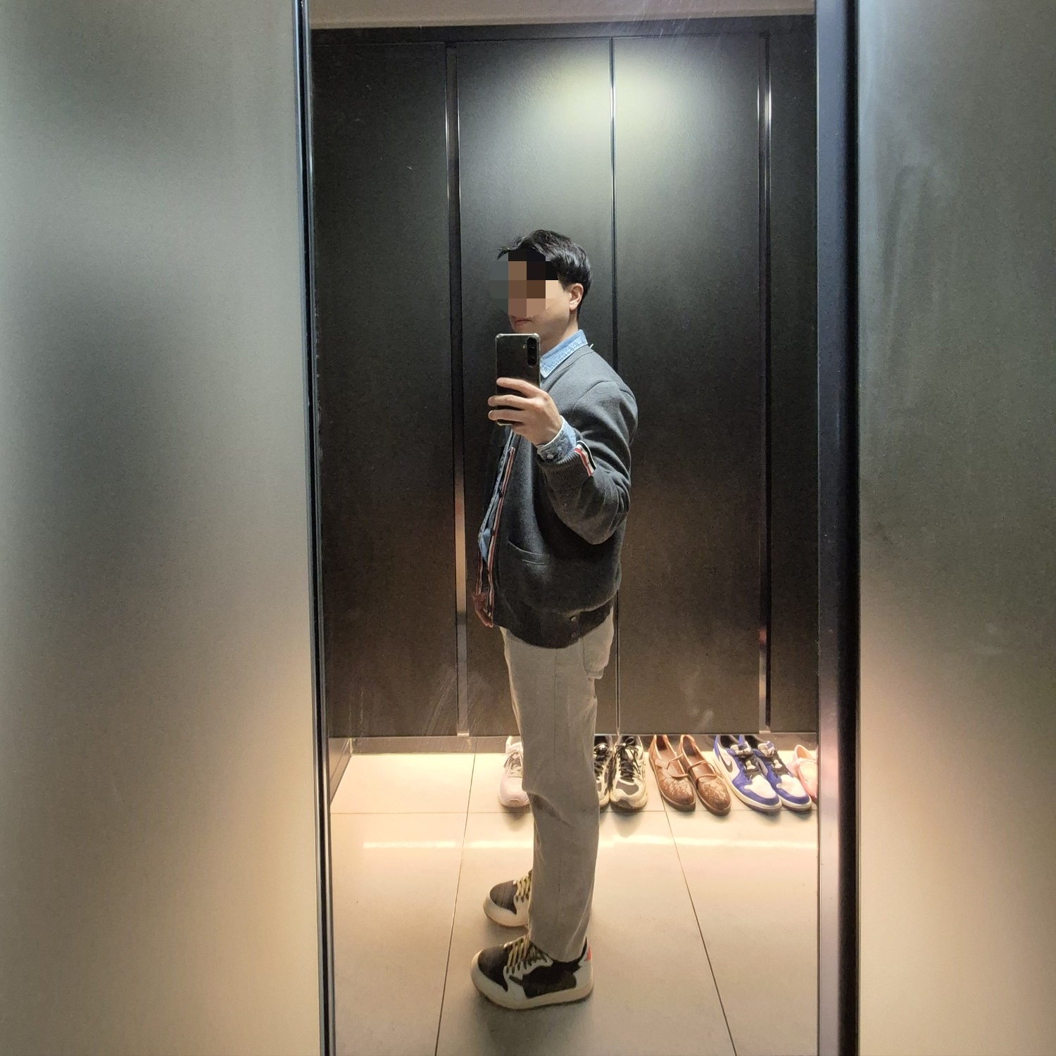 톰브라운 밀라노 스티치 사선 가디건 미디움 그레이 착용 스타일 - 3