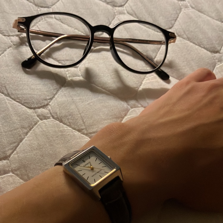 Casio LTP-V007L-7E2 착용 스타일