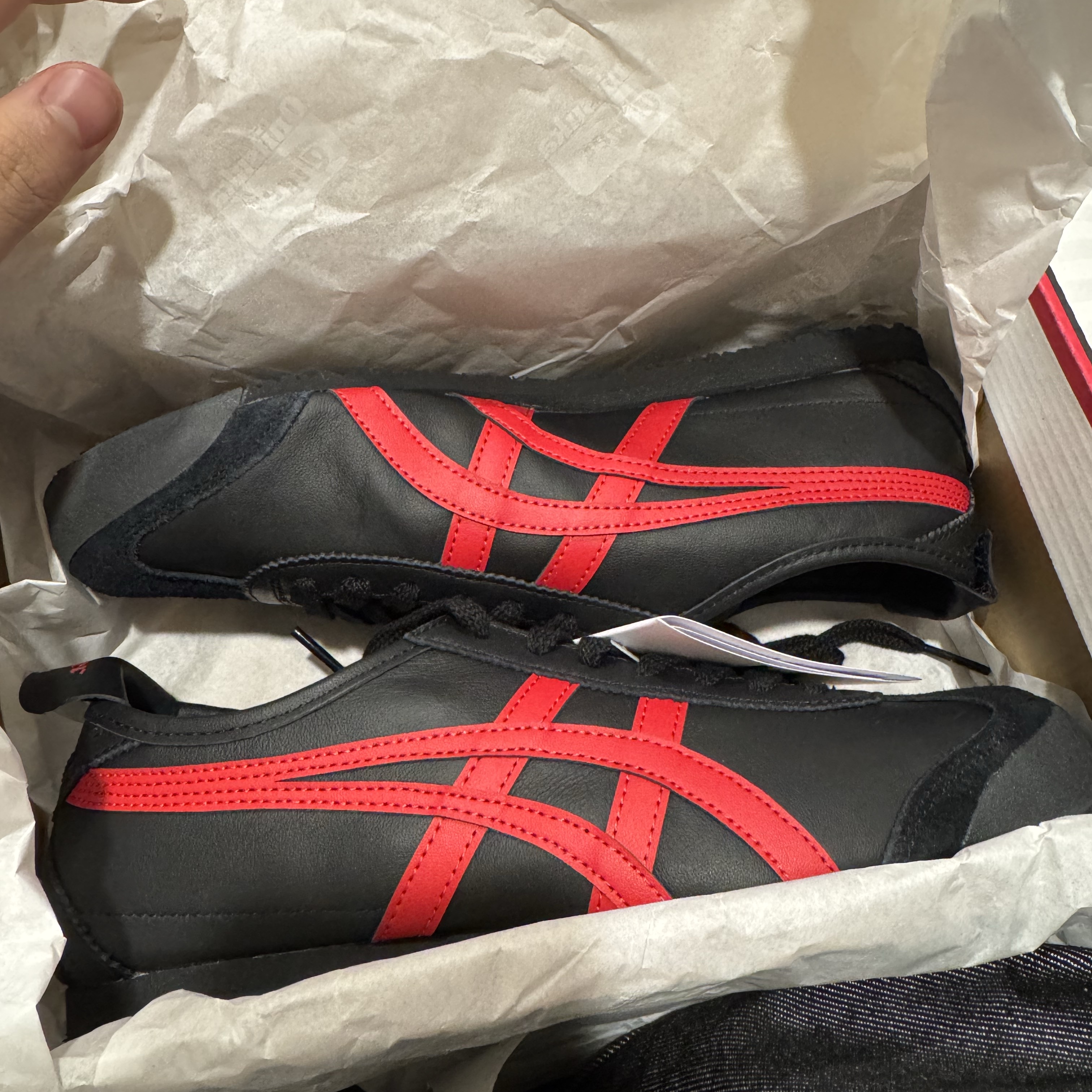 Onitsuka Tiger Mexico 66 Black Classic Red 착용 스타일 - 1